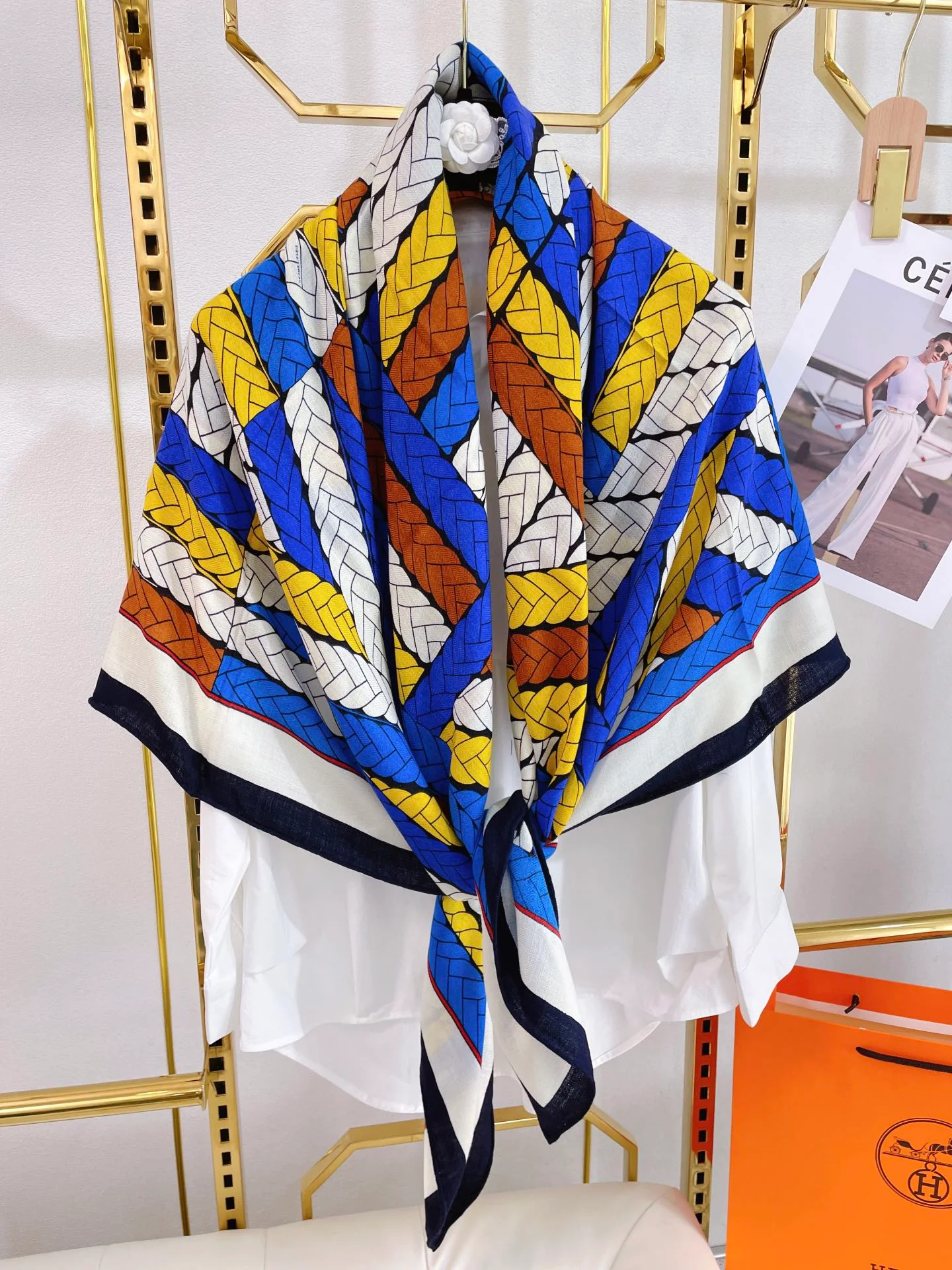 Шарф Hermes с переплетенными буквами H-H - 140 см - 70% кашемир - 30% шелк - 1 шт.