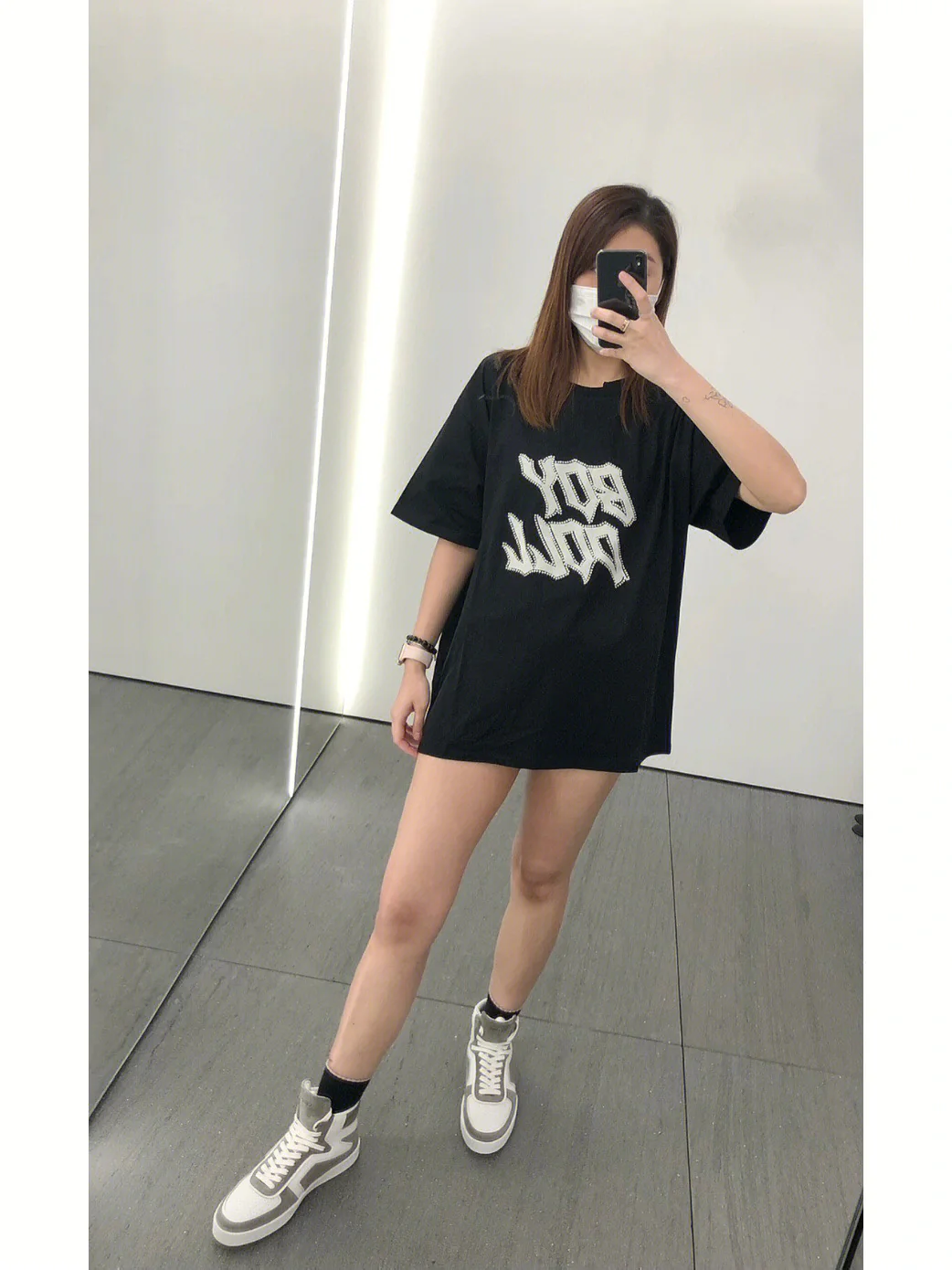 Высокие кроссовки Celine - унисекс - на фото.