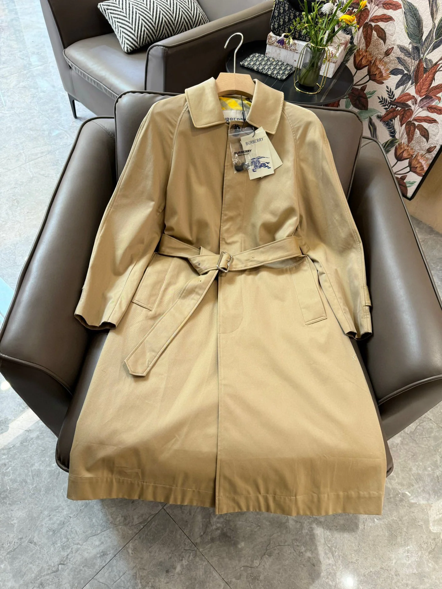 Тренч Burberry 2403-24ss на шнуровке, светло-коричневый.
