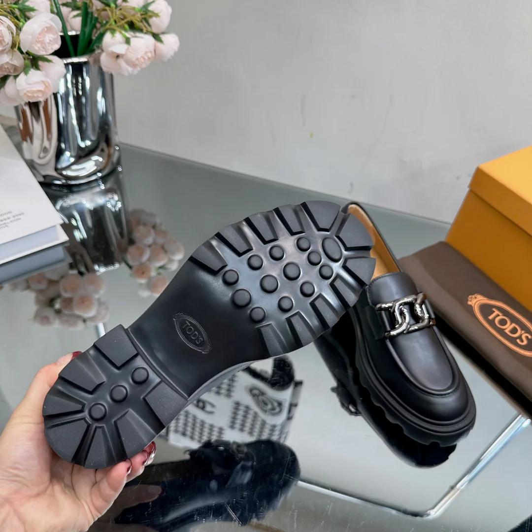 Лоферы на платформе Tods - черные