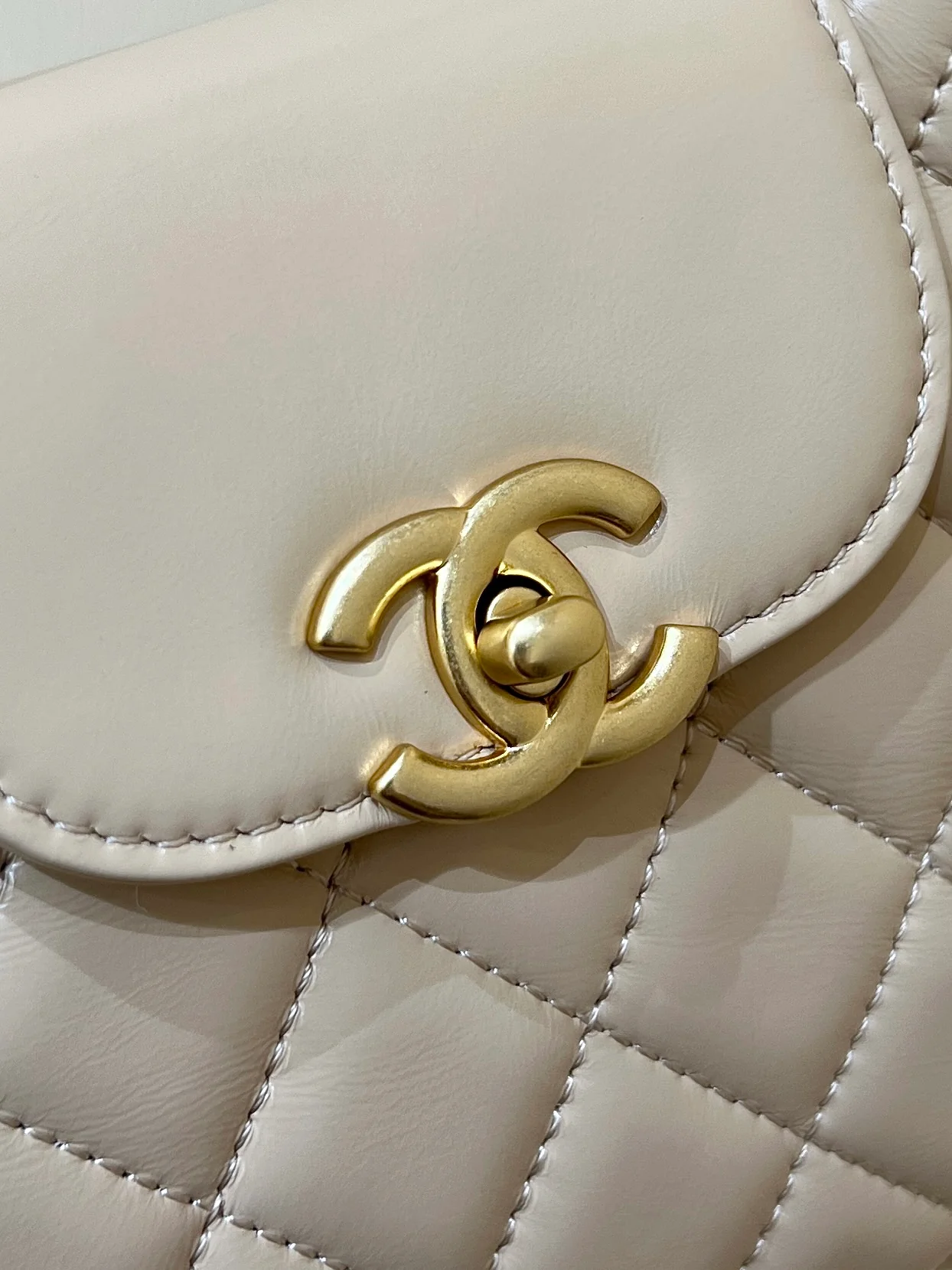 Chanel 25c Kelly - Абрикосовый