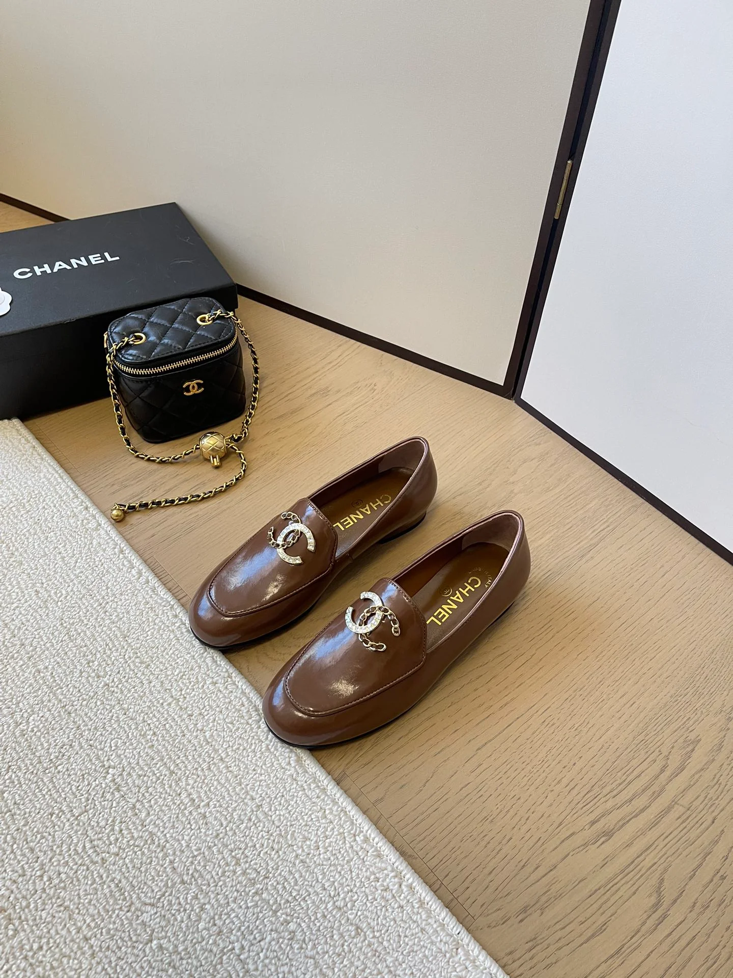 Кожаные лоферы Chanel 2024 - Кофейный цвет