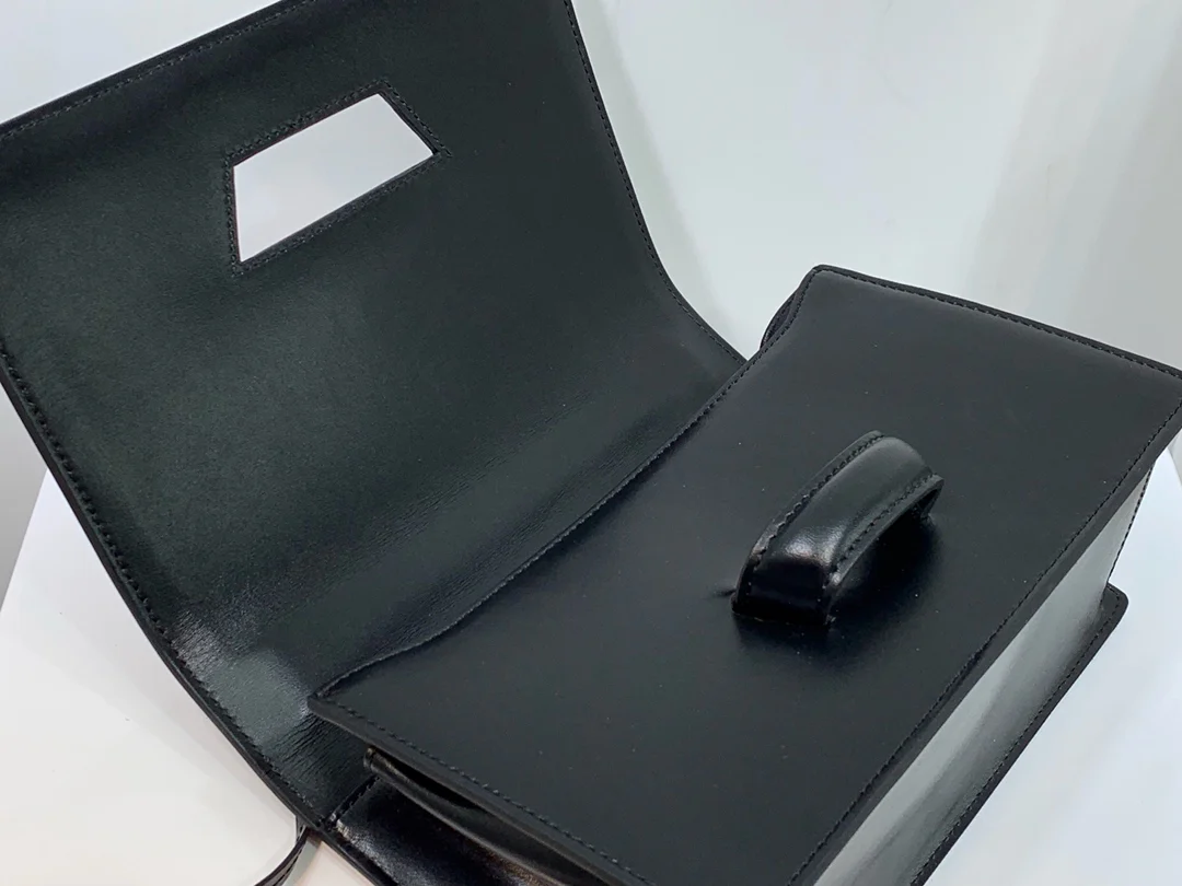 Треугольная сумка Loewe - Телячья кожа - Маленькая - 6