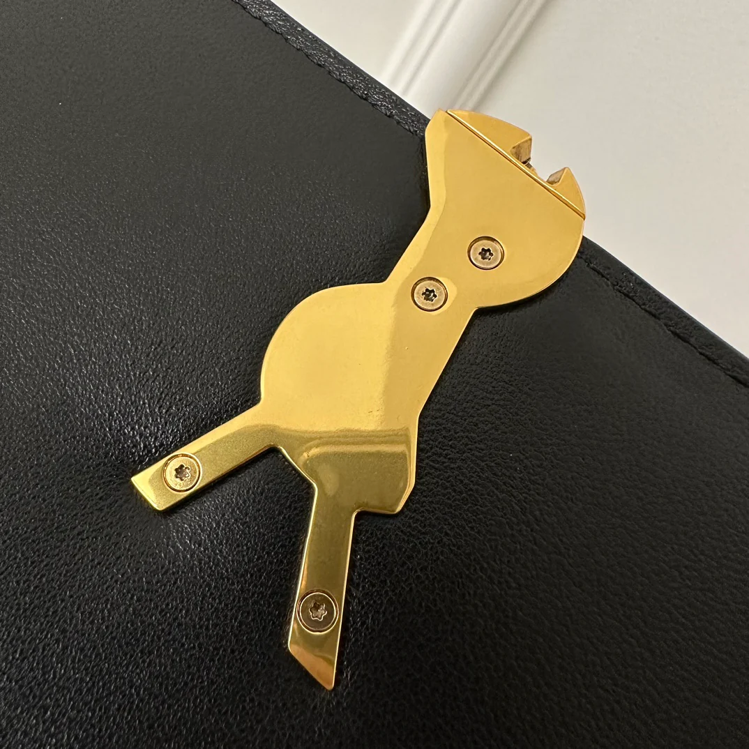 Сумка для тофу из чеканной овечьей кожи YSL Solferino - черная