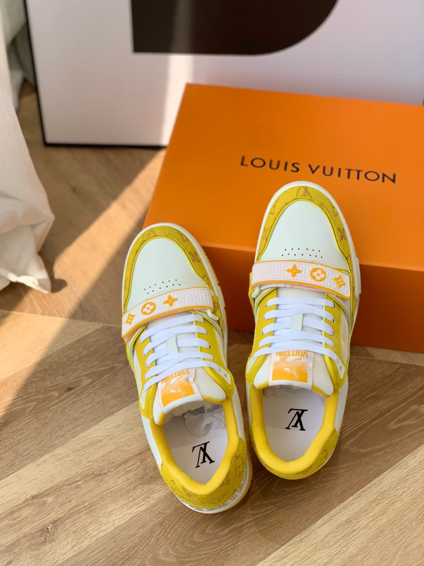 Серия LV-trainer - желтые кроссовки
