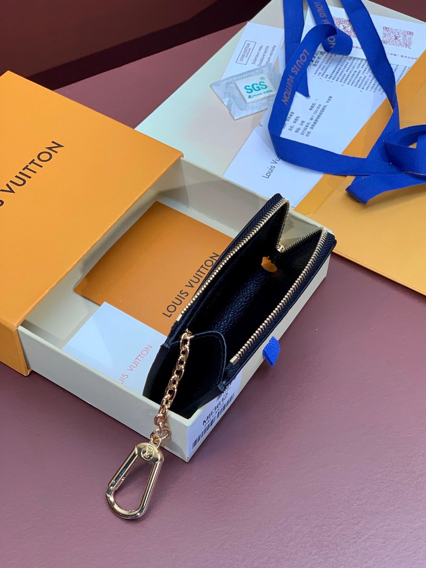 LV-m83612-Усовершенствованный брелок Noa с тиснением, черный