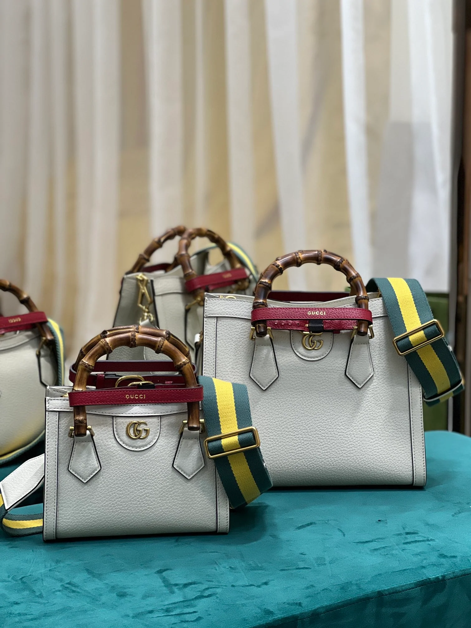 Изображение коллекции бамбуковых сумок Gucci