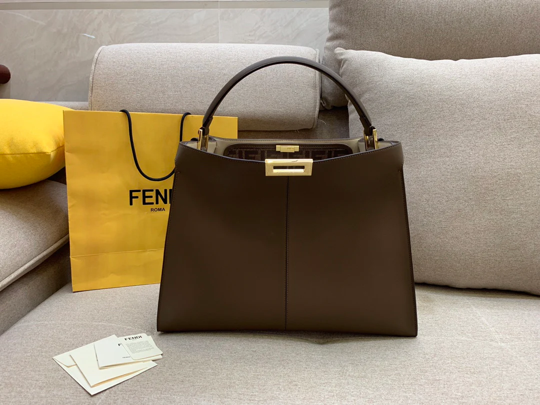 Большая кожаная сумка Fendi Peekaboo Lite темно-коричневого цвета