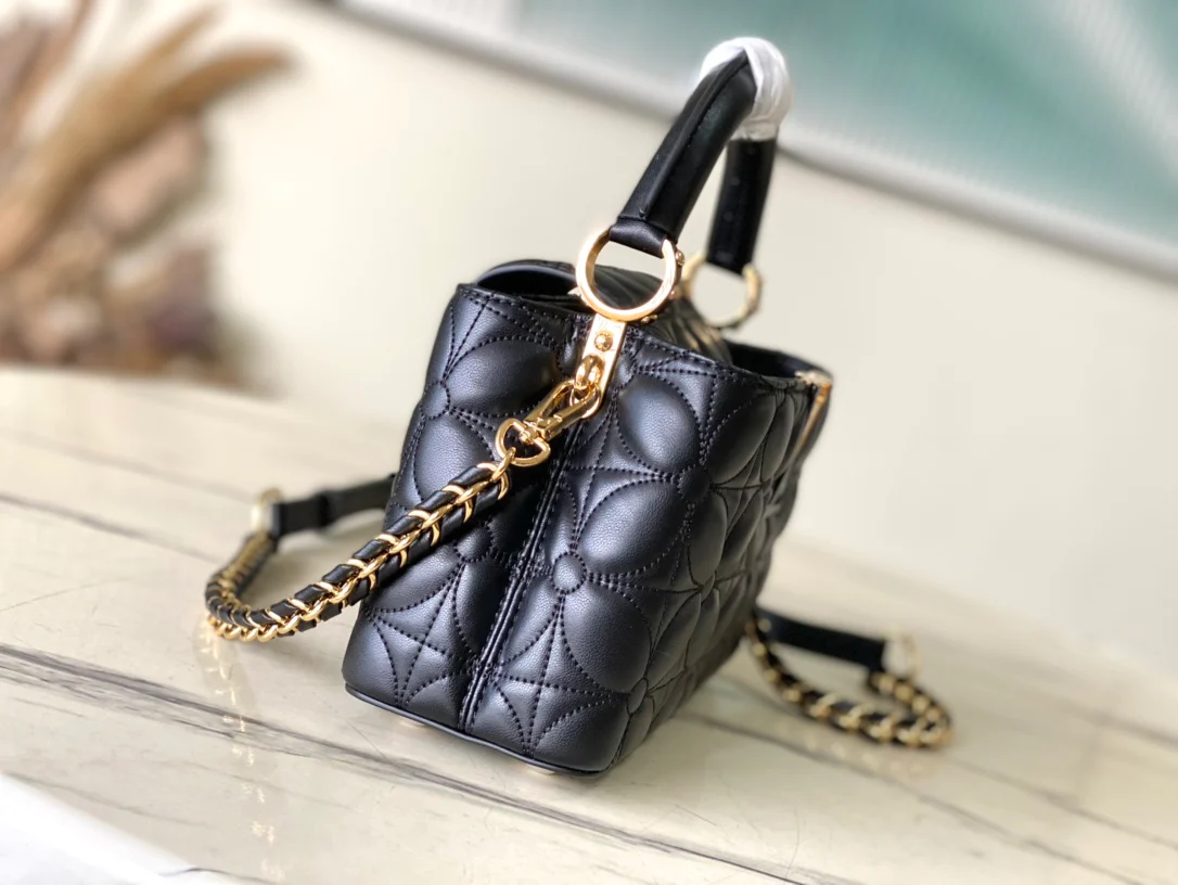 Миниатюрная сумка LV с цепочкой в ??виде четырехлистного клевера — черная.