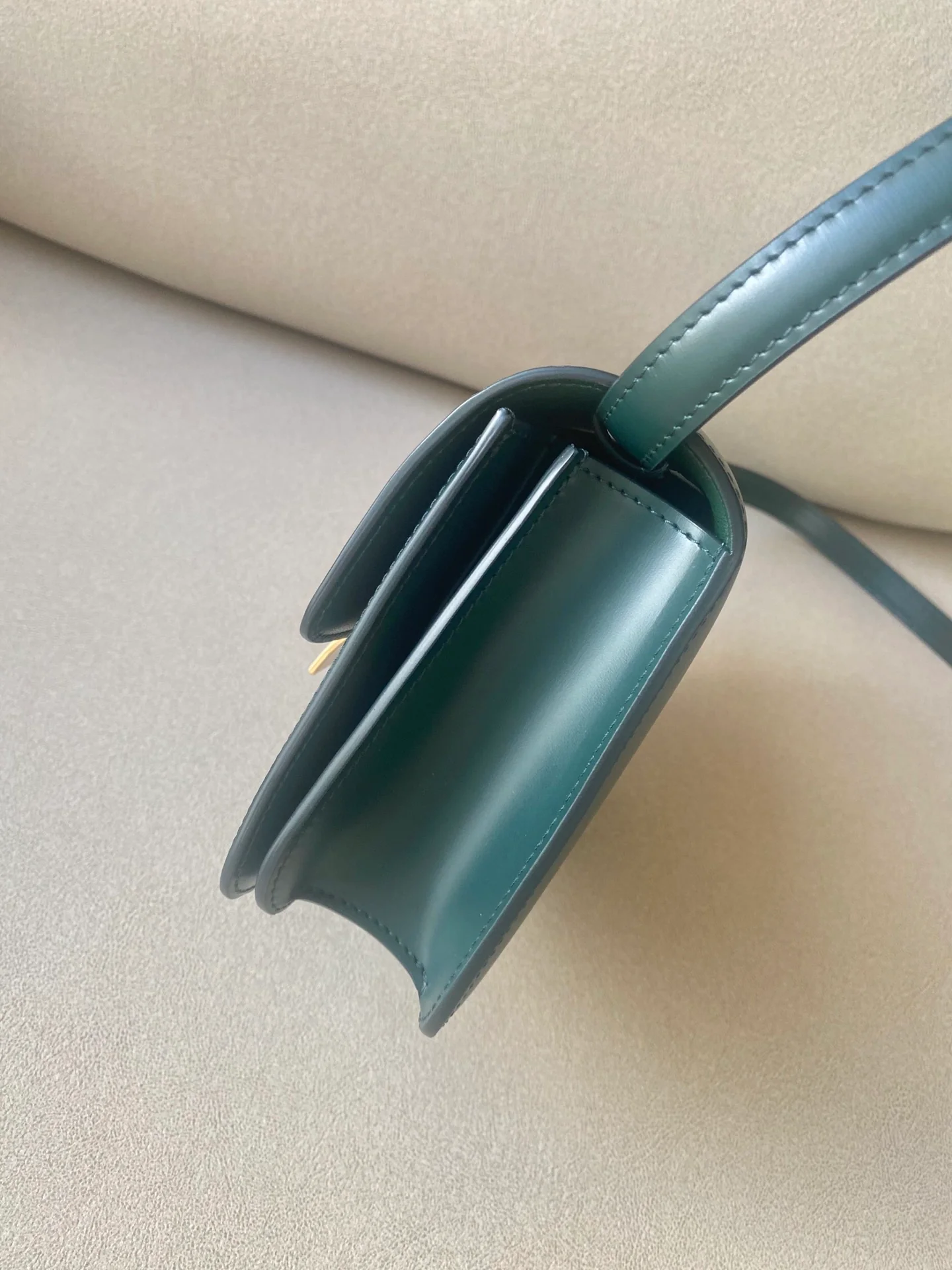 Сумка Celine Box-Tteen из полированной телячьей кожи — темно-зеленая — 1 шт.