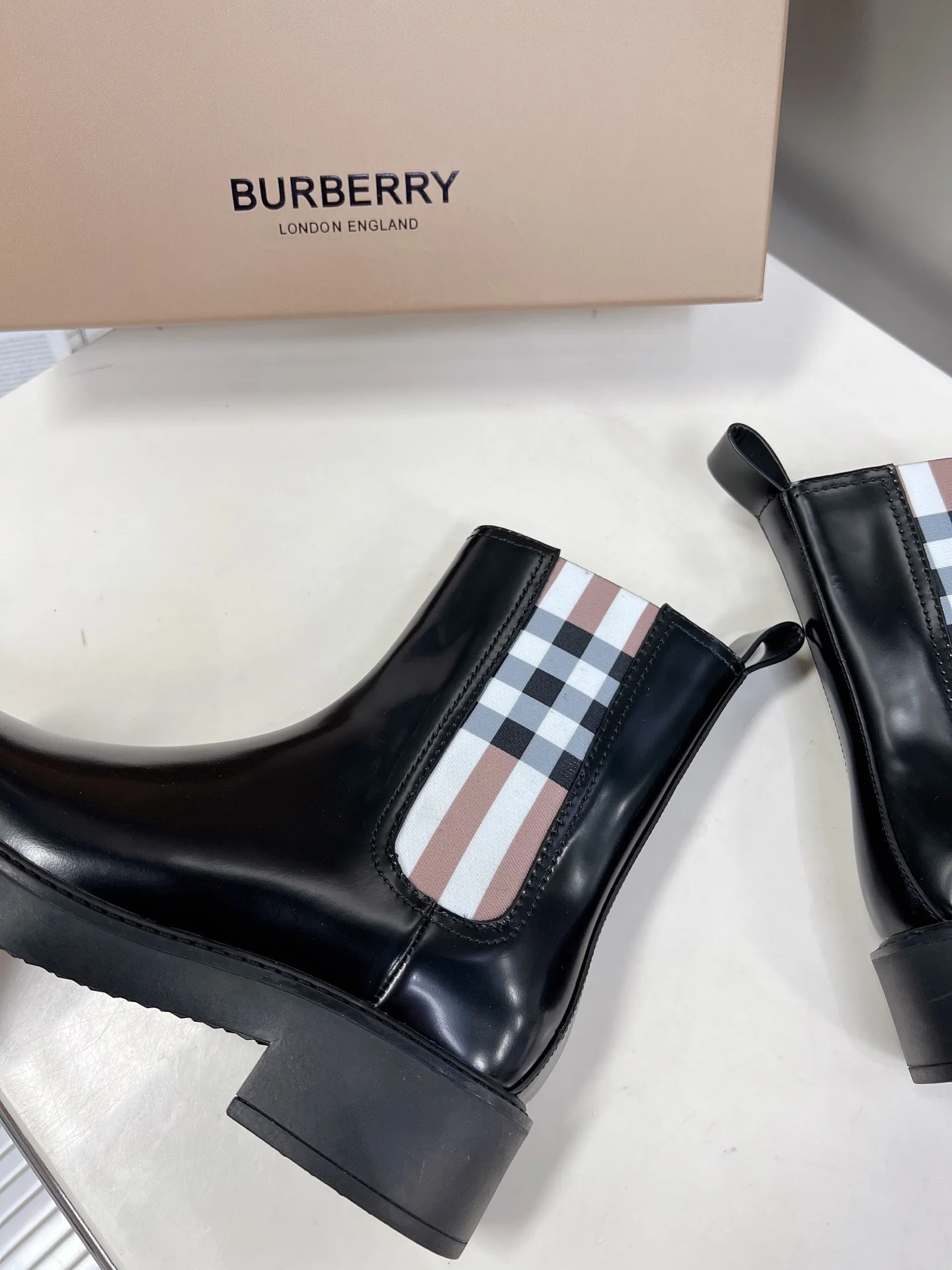 Burberry - Новинка ранней весны - Ботильоны в клетку