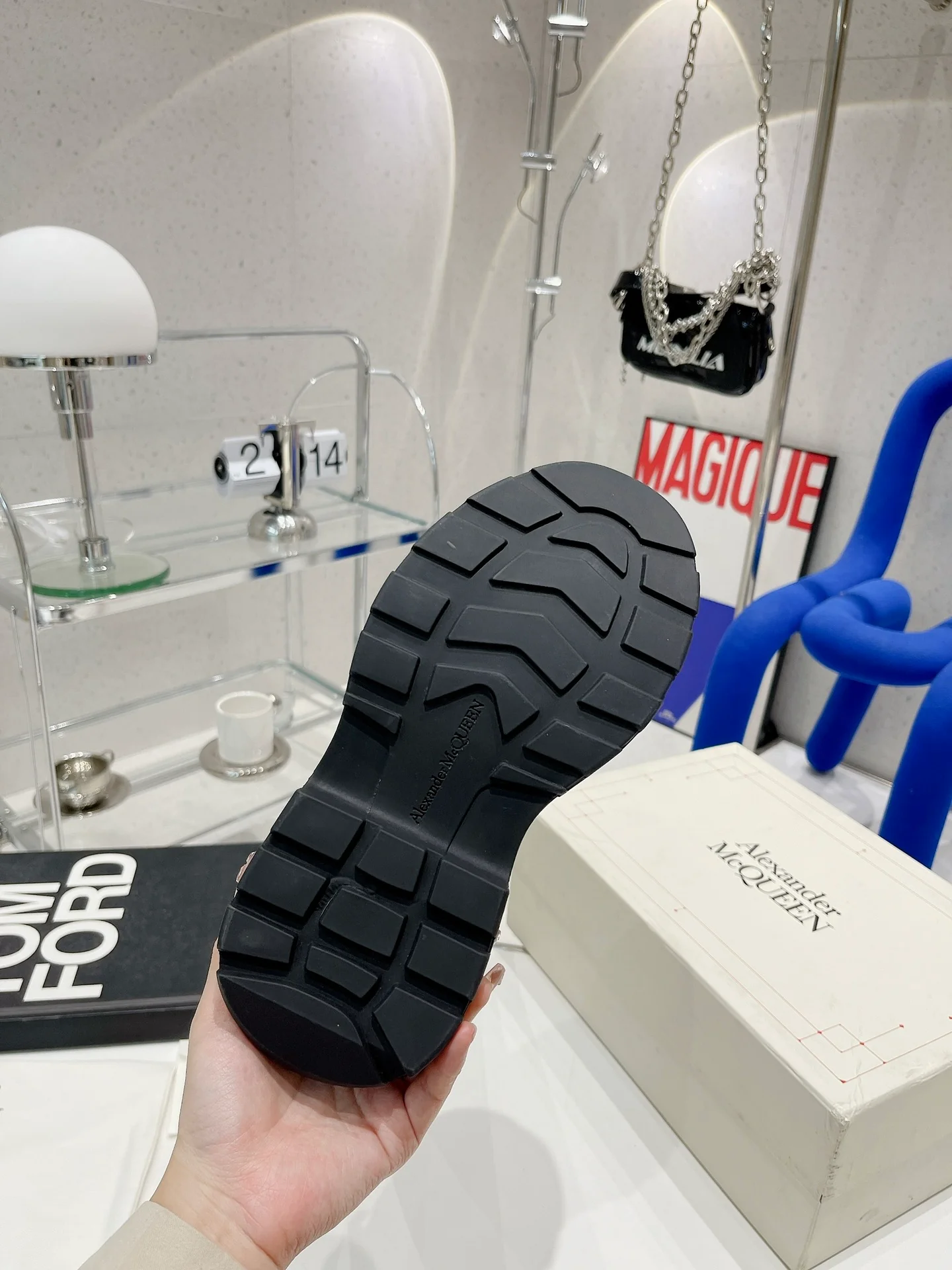 Коллекция McQueen 2022 года с подиума - высокие сапоги