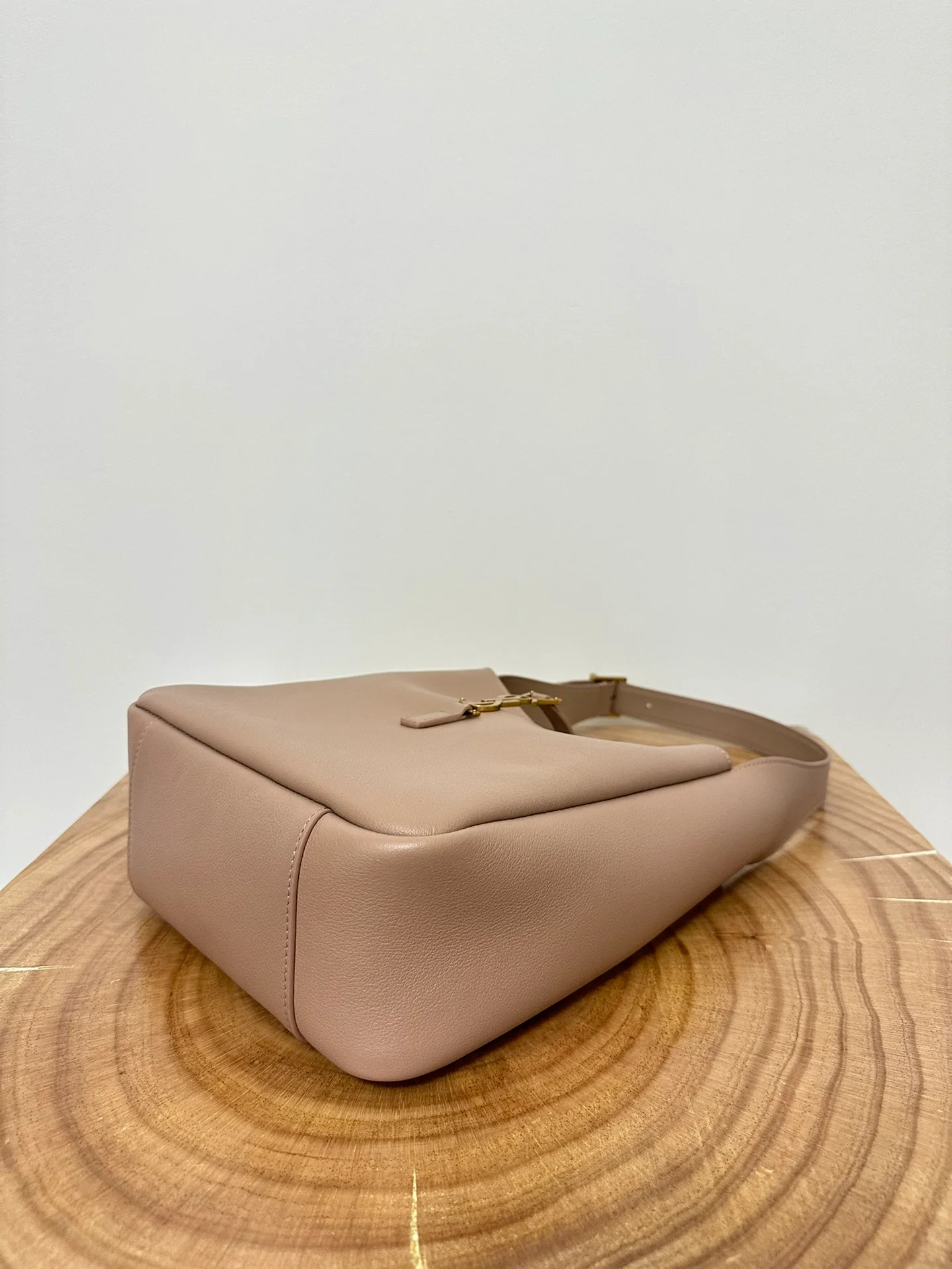 YSL-le-5-a-7-soft-hobo-rose sand