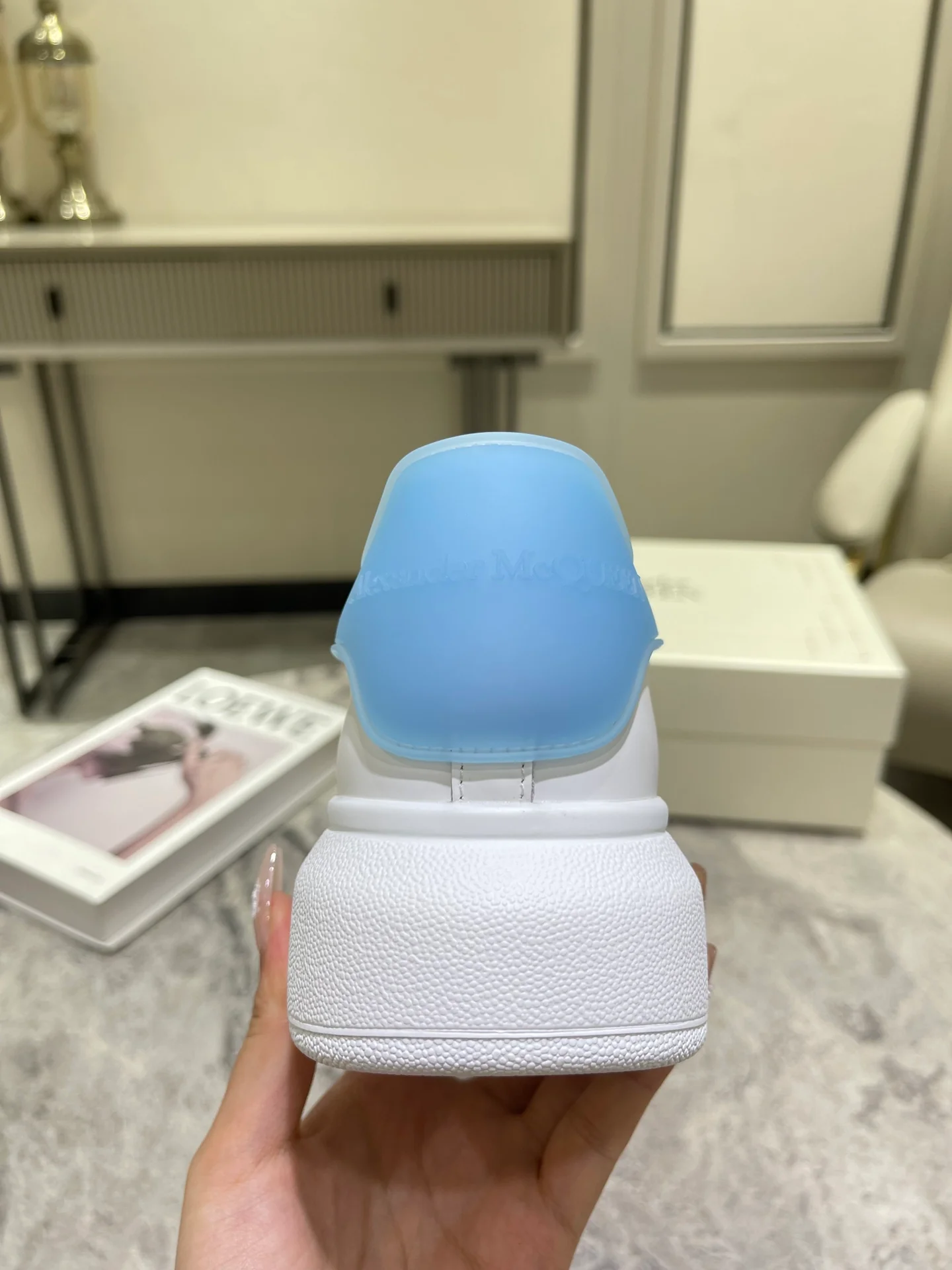 Кроссовки McQueen 2022 года, новая модель, классические белые, с приклеенной пяткой.