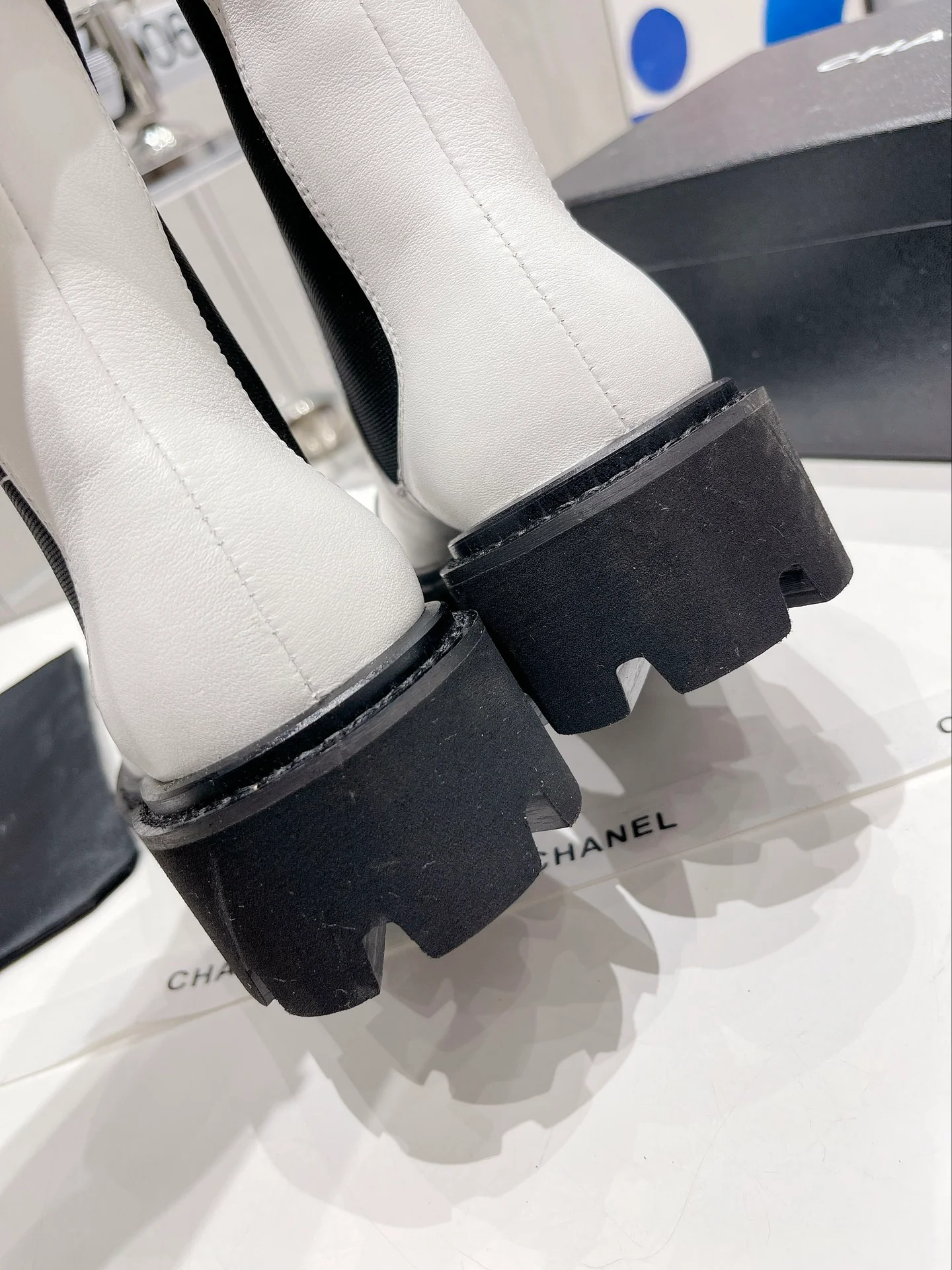 Новинка сезона осень/зима 2022 от Chanel - Ботинки челси на молнии - Белые