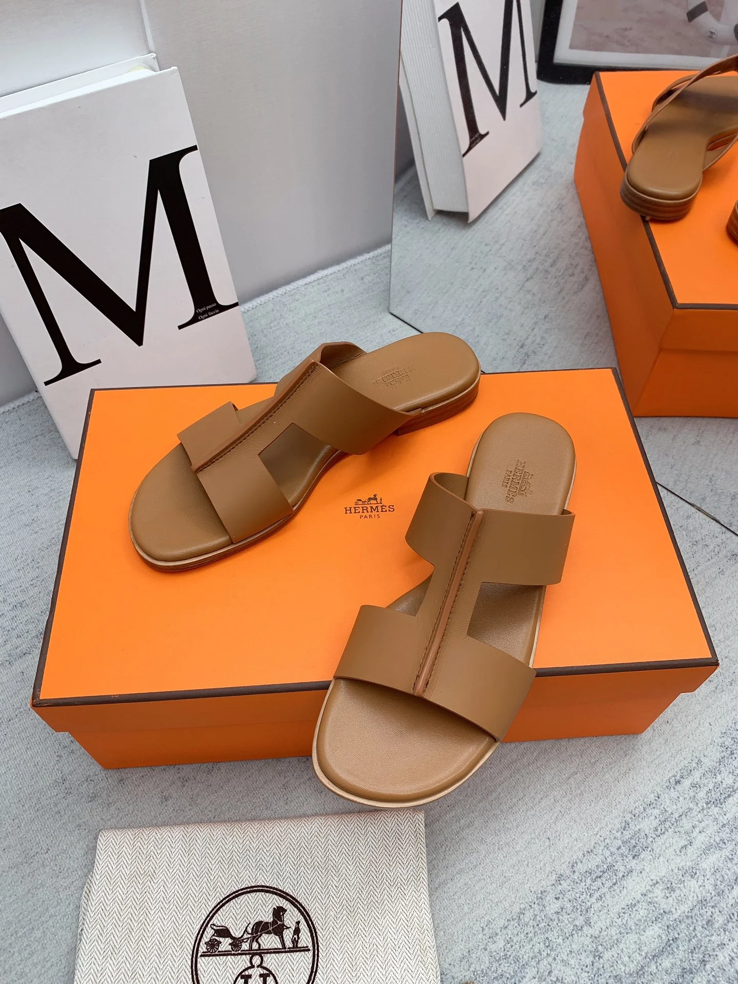 Hermes - Новинка сезона осень/зима 2022 - Домашние тапочки