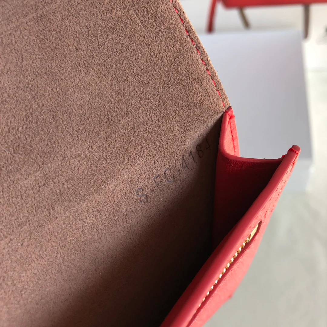 Длинный кошелек Celine — абрикосовый и фуксия — с принтом пальм.