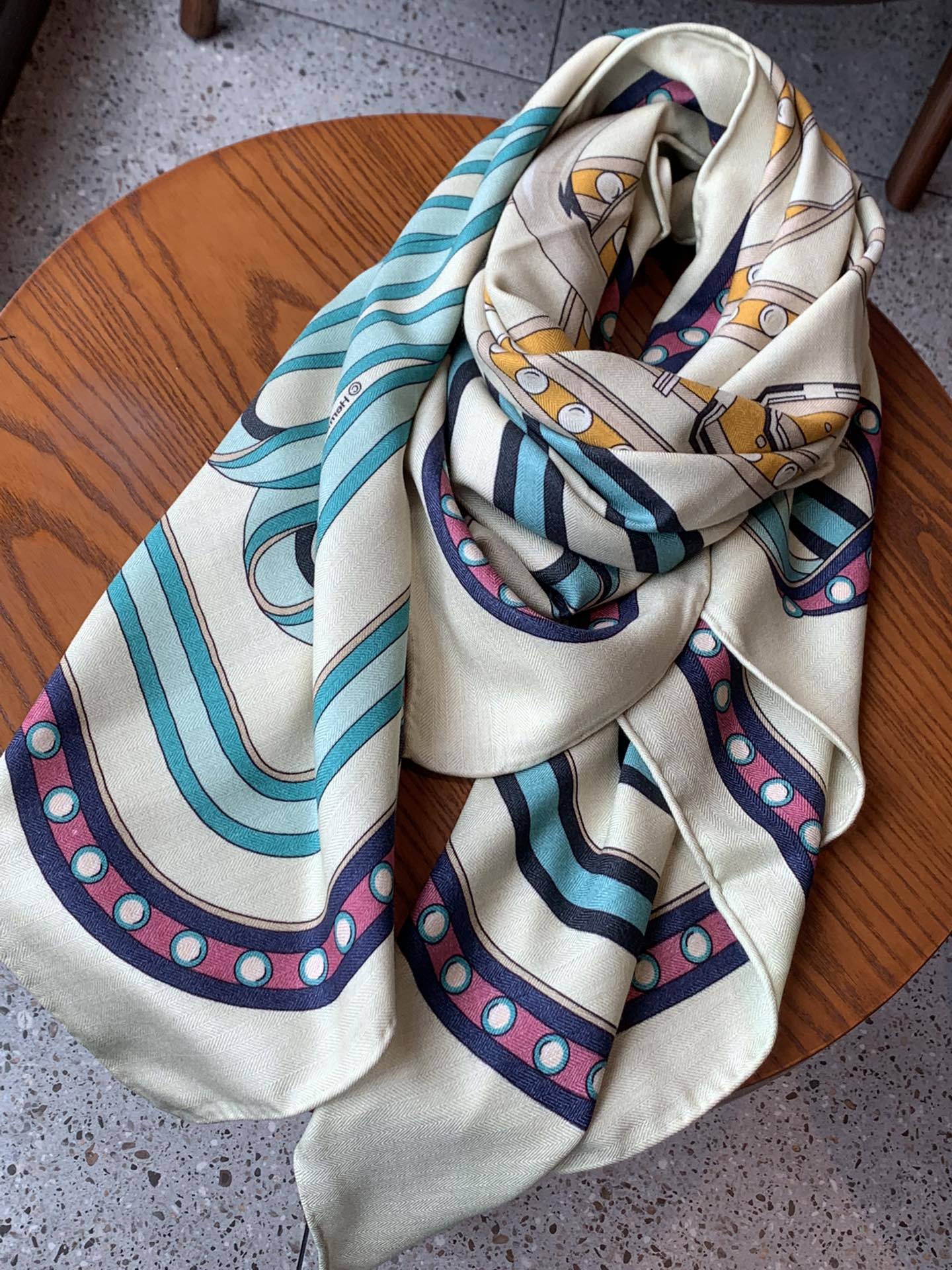 Шелково-кашемировый шарф/шаль Hermes - 140 см - Премиальная двухцветная шелково-кашемировая шаль двойного окрашивания - Белая