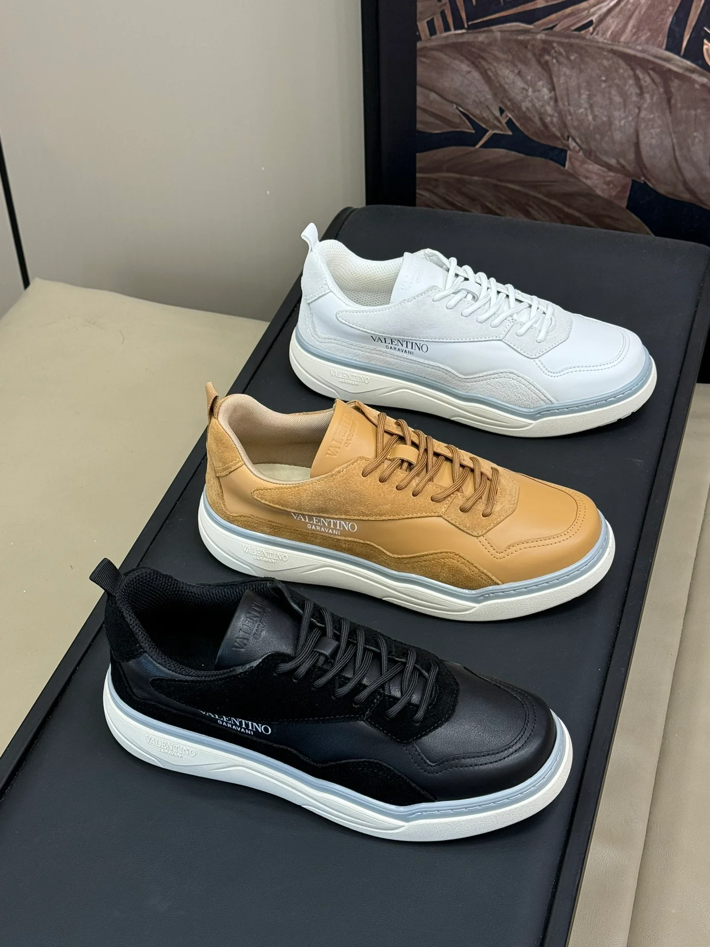 Изображение коллекции кроссовок Valentino 2024 года