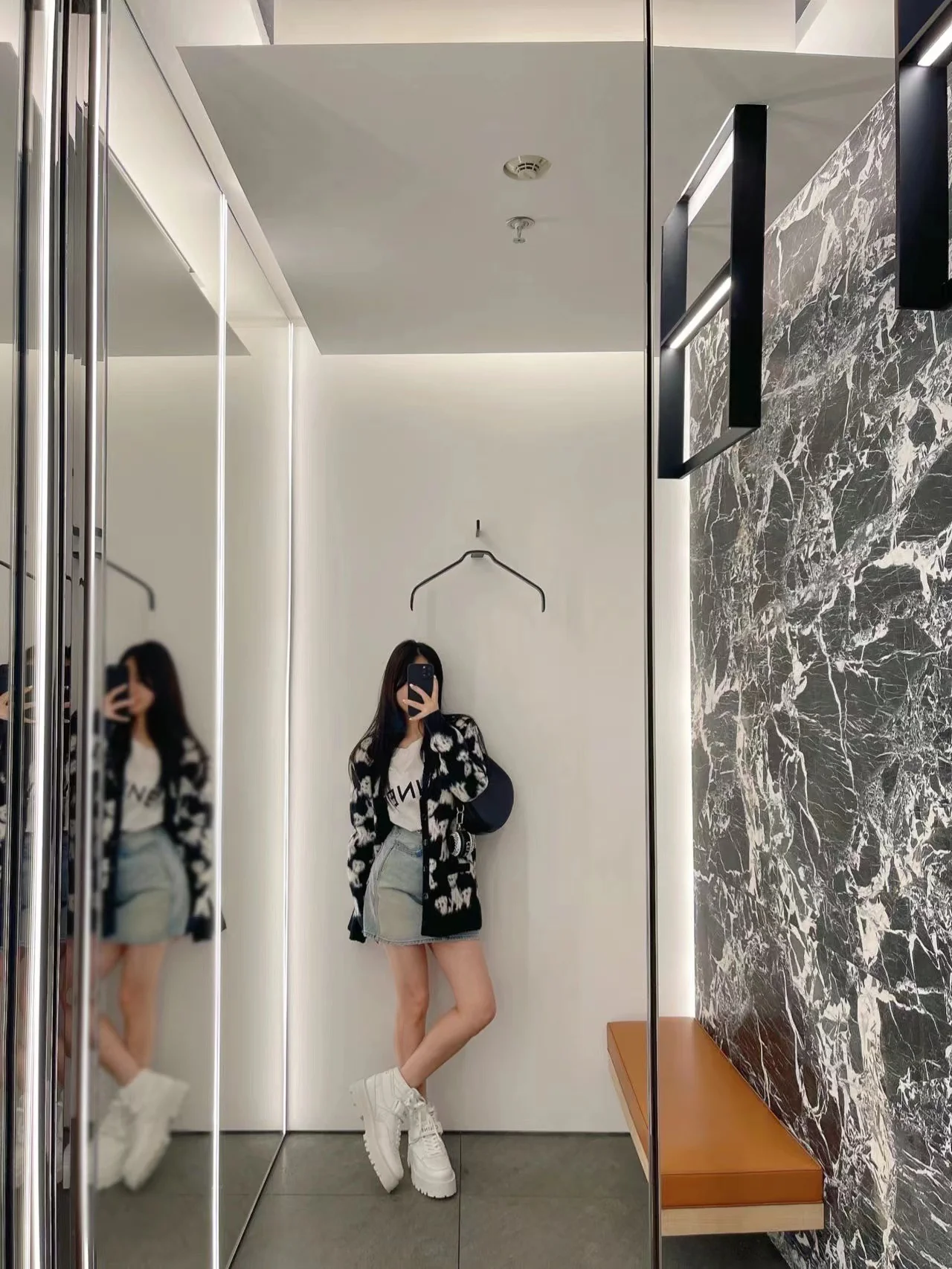 Новинка 2022 года от Celine - Высокие кроссовки - Классический баскетбольный стиль - Фотографии на ноге