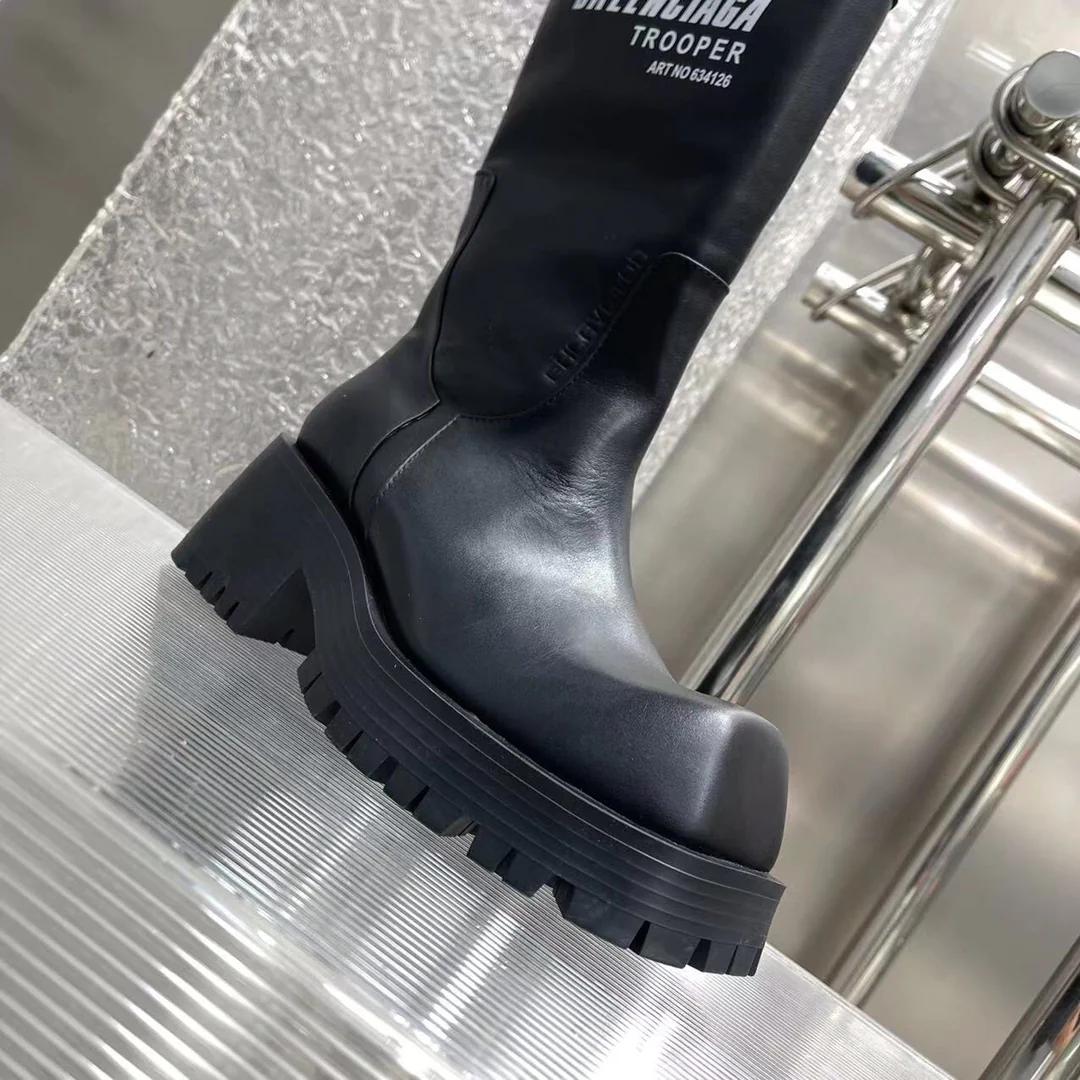 Высокие сапоги Balenciaga Trooper с квадратным носком, коллекция осень/зима 2023.