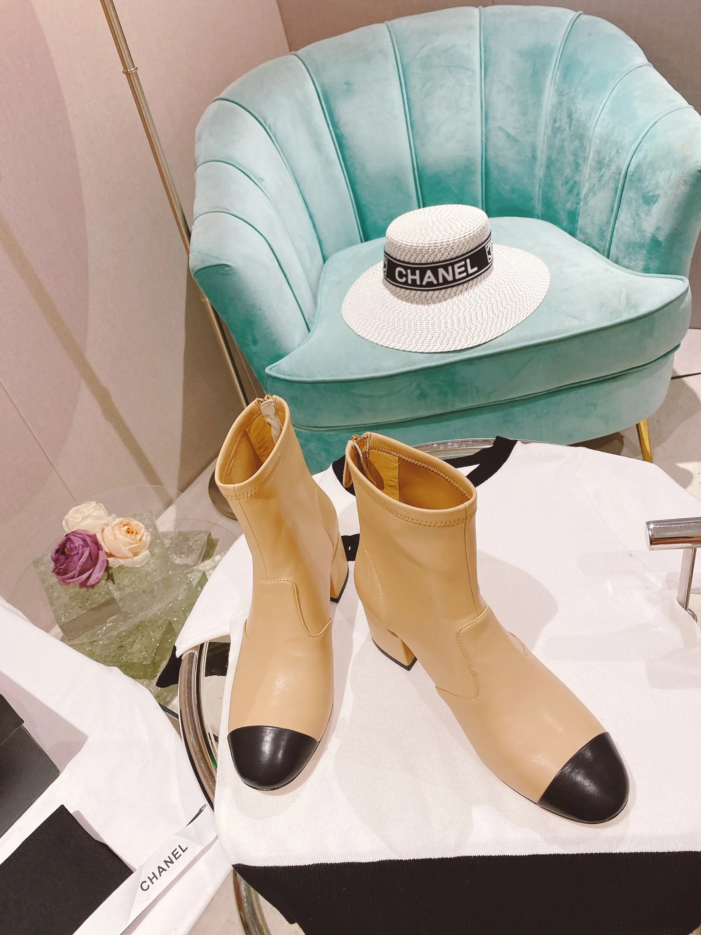 Классические сапоги Chanel из овечьей кожи с фирменной отделкой - высота каблука 5,5 см - размеры 35-39-40-41 (изготовлены на заказ)