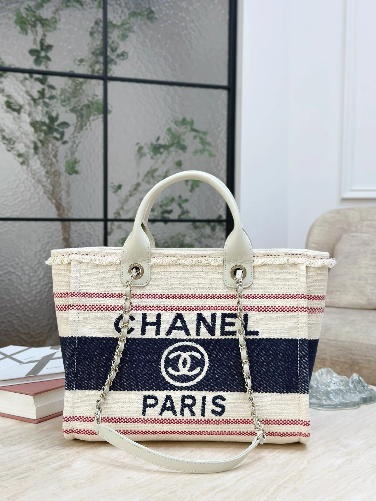 Пляжная сумка Chanel 25c, косметичка, красно-синяя.