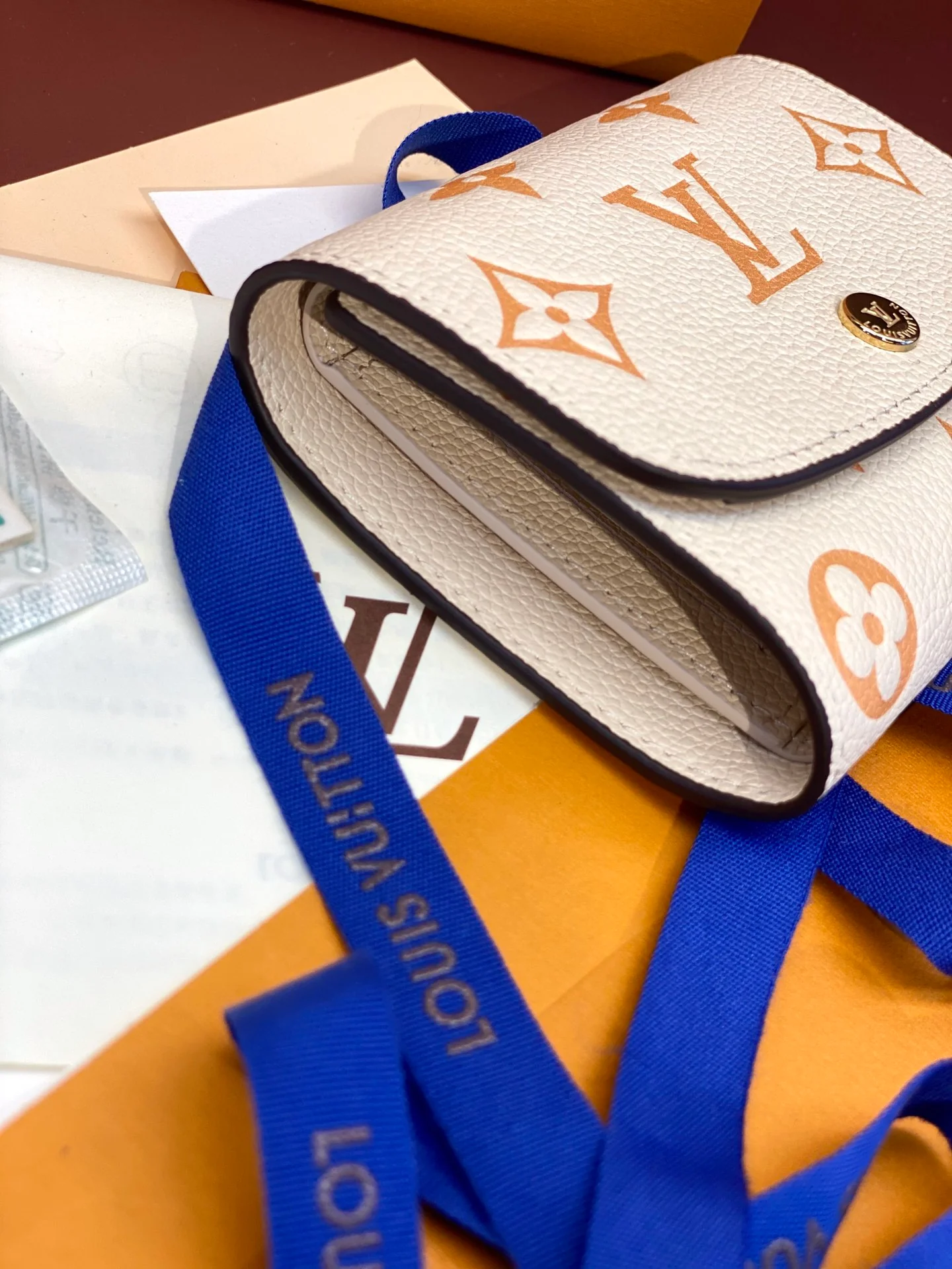 LV-m60688-Короткий кошелек-Бежевый