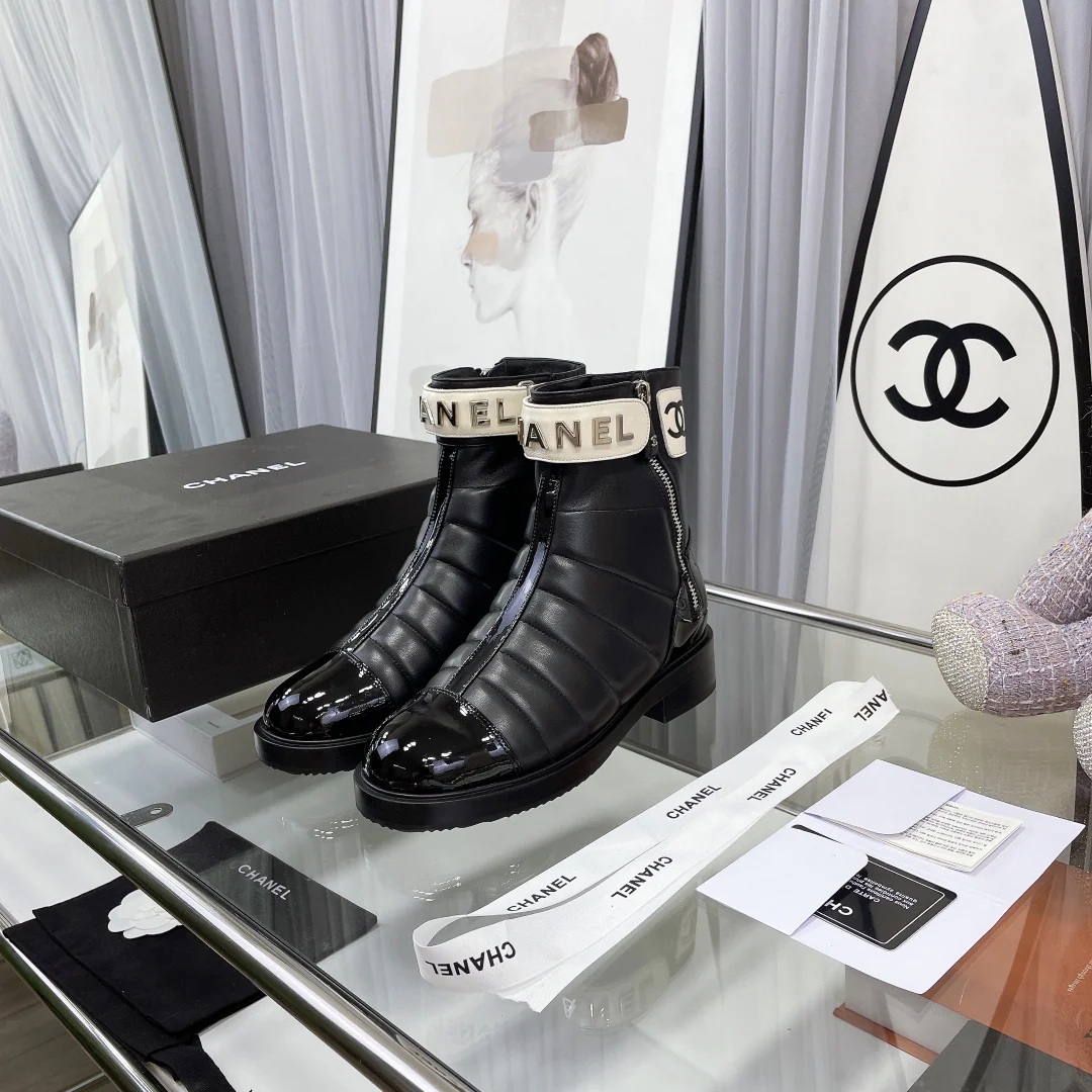 Новинка сезона осень/зима 2022 от Chanel - Пуховые сапоги - Черные - 5 см