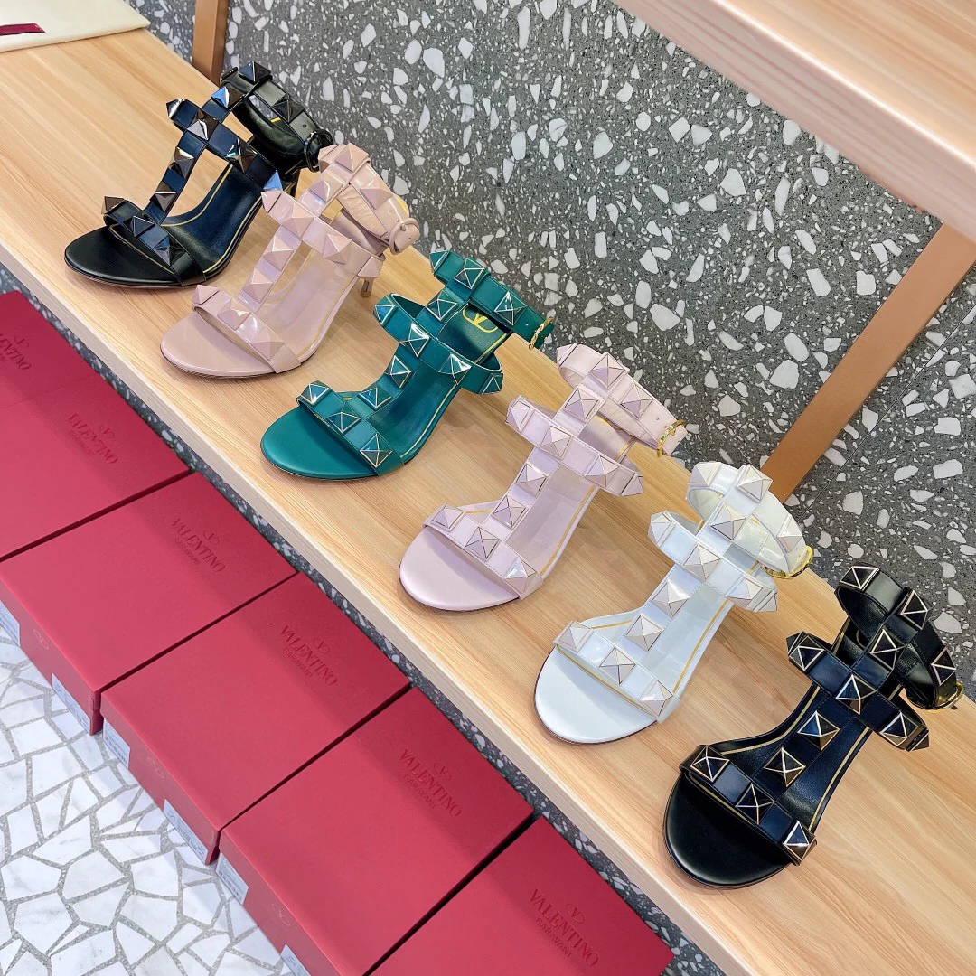 Valentino - Черные сандалии на шпильке