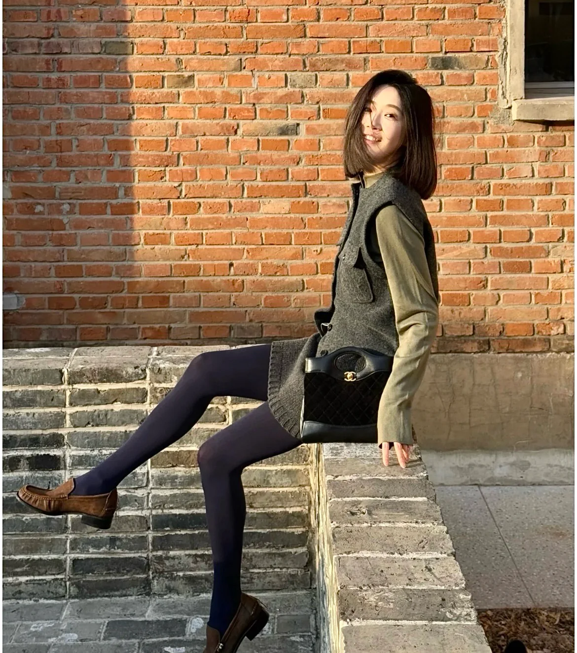 Мини-сумка Chanel 25p 31 из замши, черная