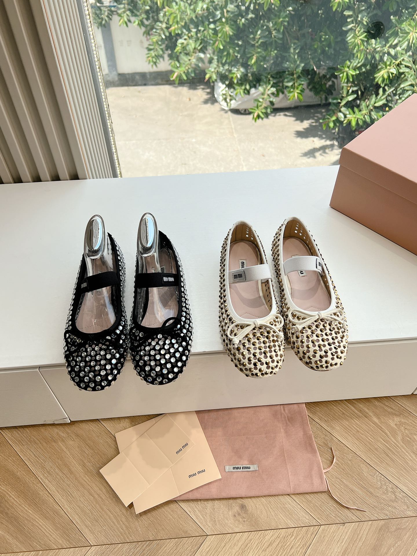 Балетки Miu Miu 2024 — изображение из коллекции