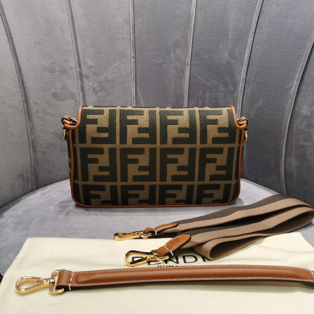 Сумка Fendi Baguette Medium Monogram - 1