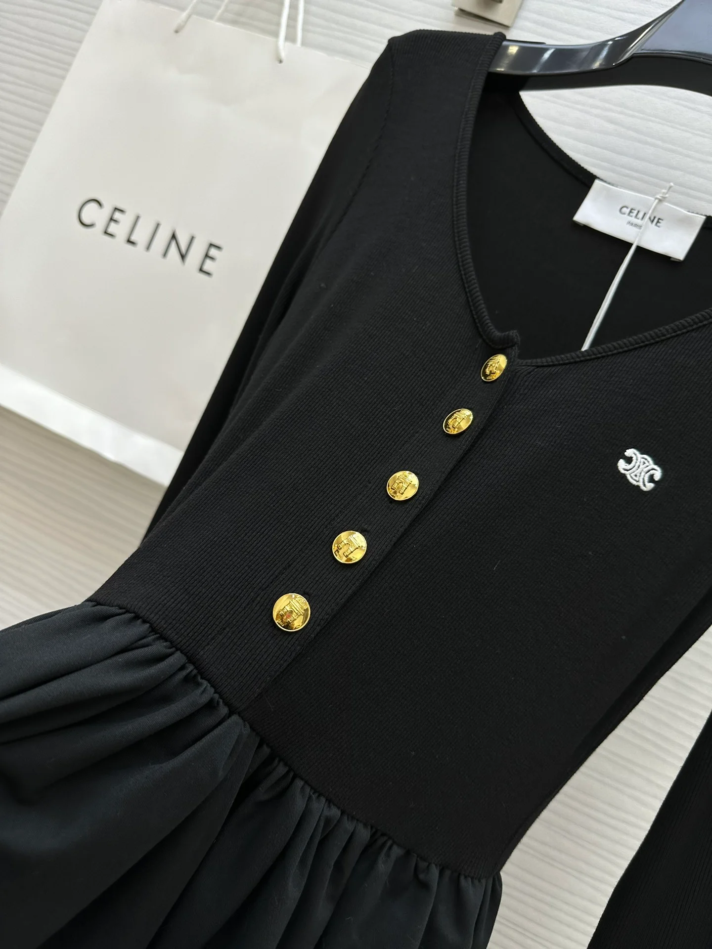 Новый комбинезон Celine с U-образным вырезом, весна/лето 2024.