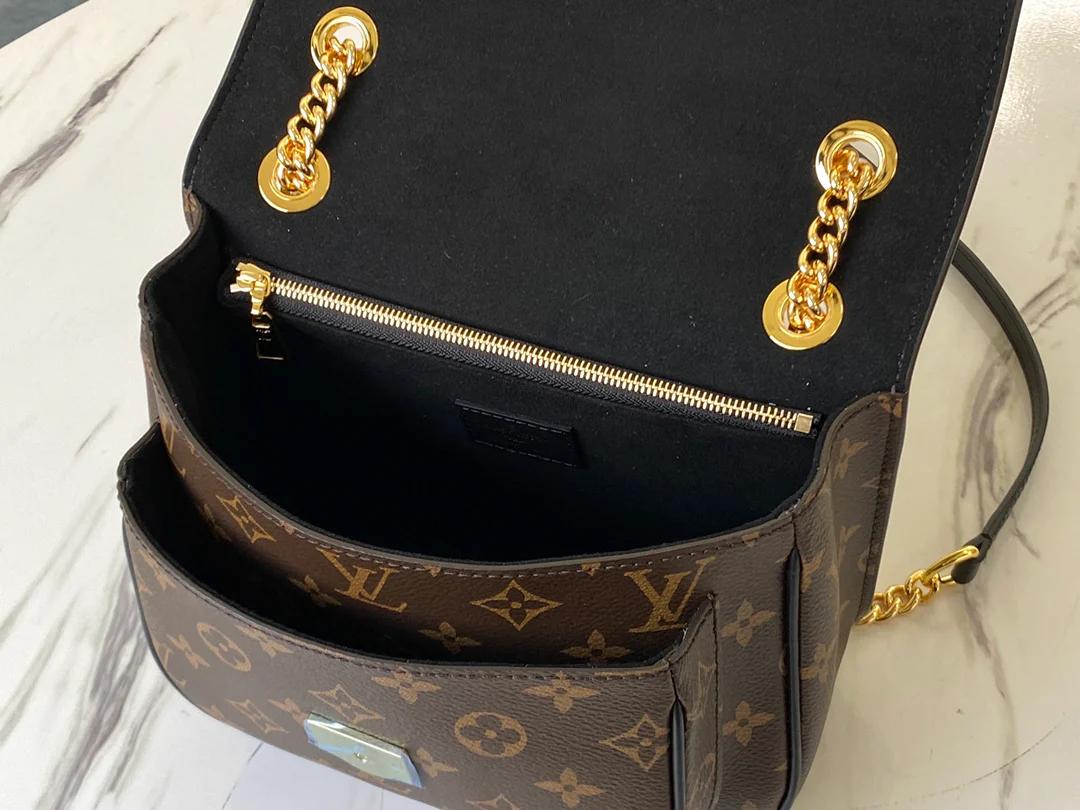 Сумка LV-M45592 Neomonceau - подкладка с черным монограммом.