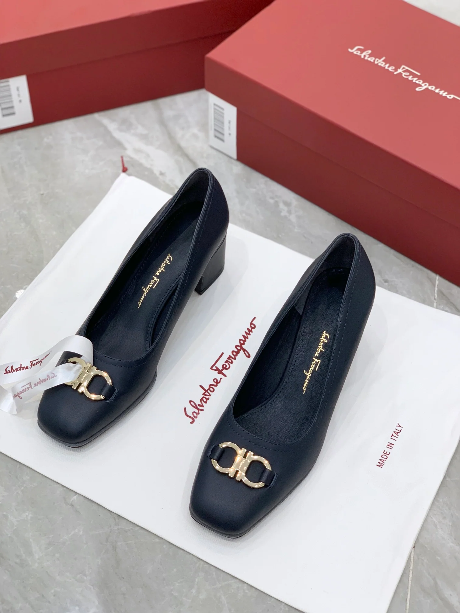 Туфли Salvatore Ferragamo - классическая пряжка Gancini - низкий каблук