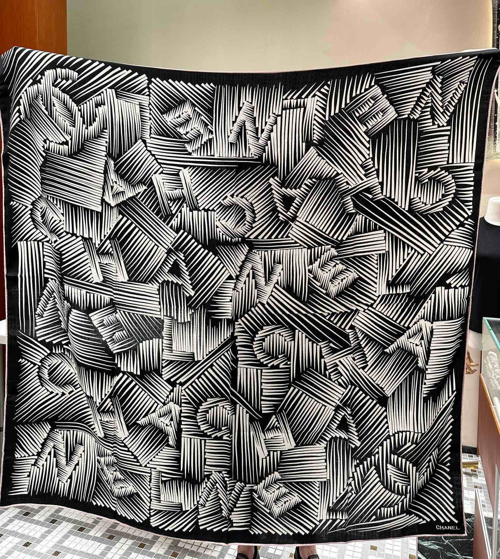 Шарф Chanel 2024 в линейном стиле - 140-140
