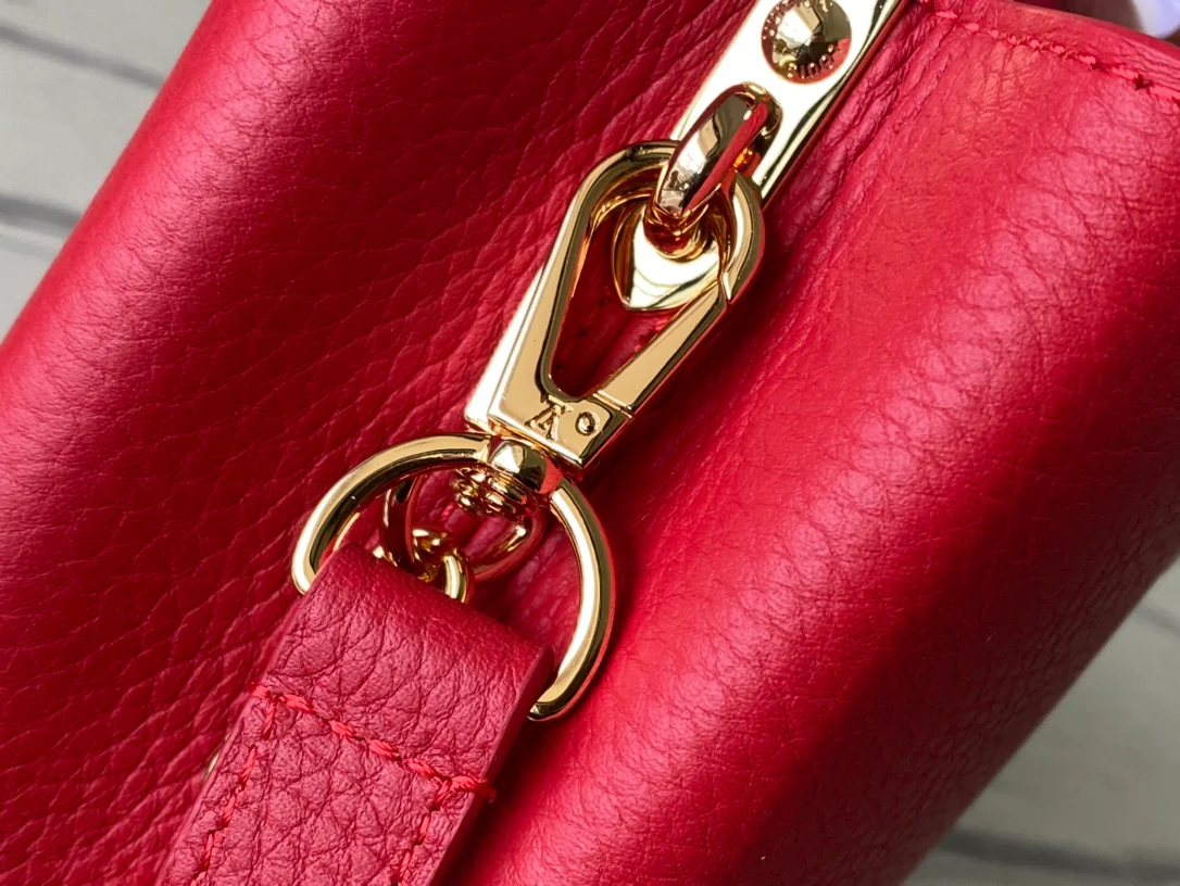 Кожаная сумка LV Capucines - красная.