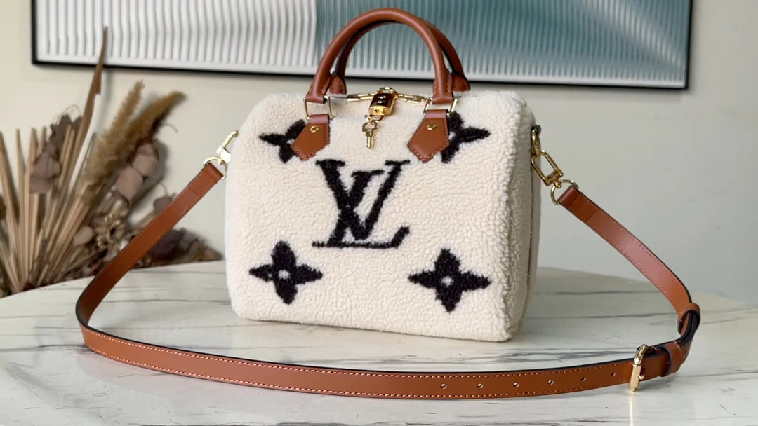 m23468-LV-Сумка через плечо из овечьей шерсти, белая