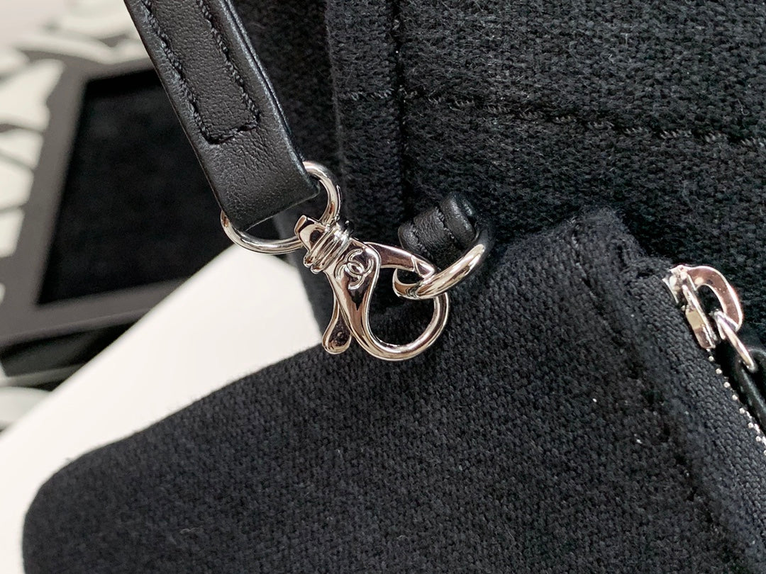 Пляжная сумка Chanel из коллекции осень/зима 2022 — черная — большая