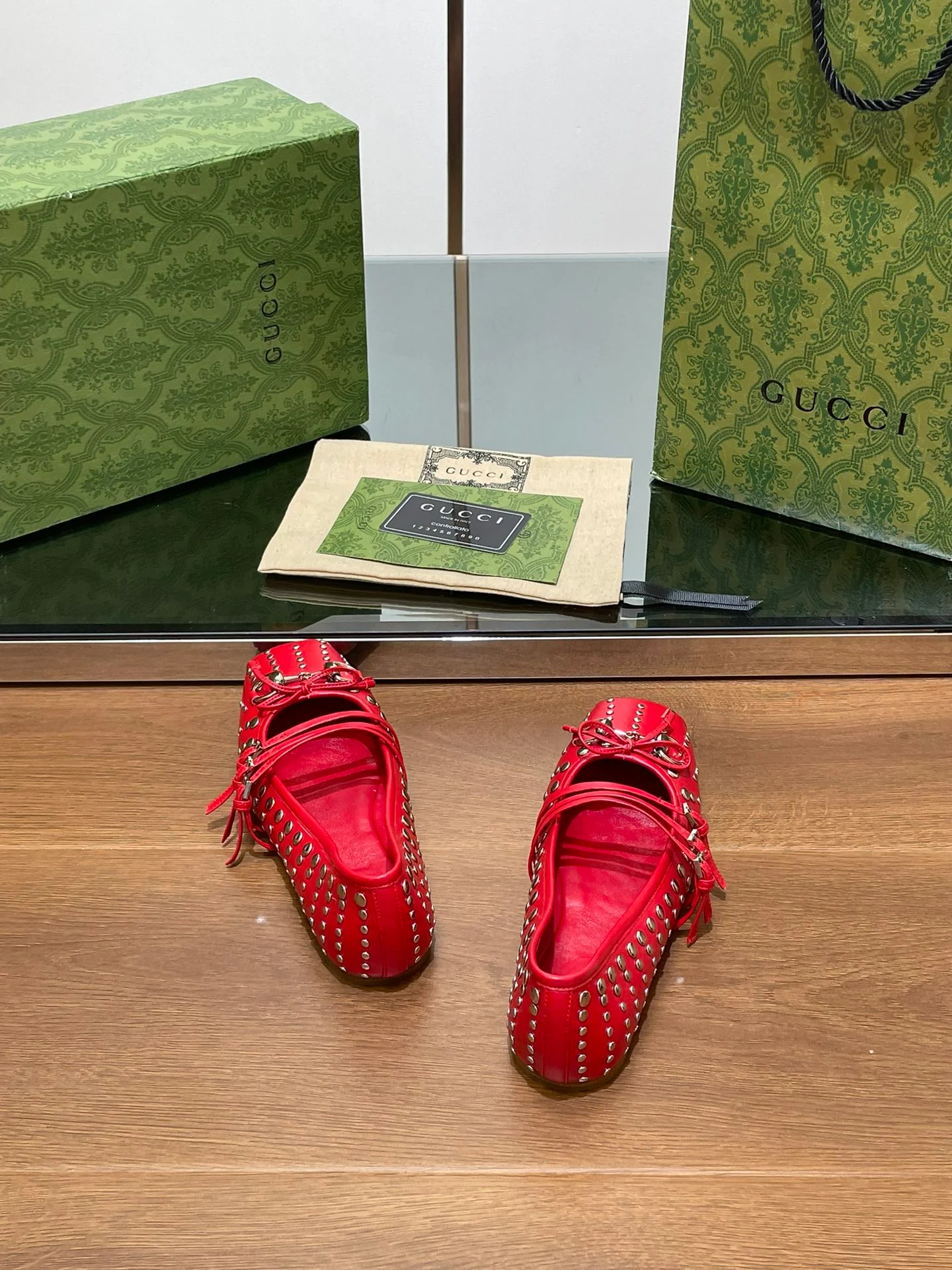 Туфли Gucci 2024 Studded Barre Shoes - красные