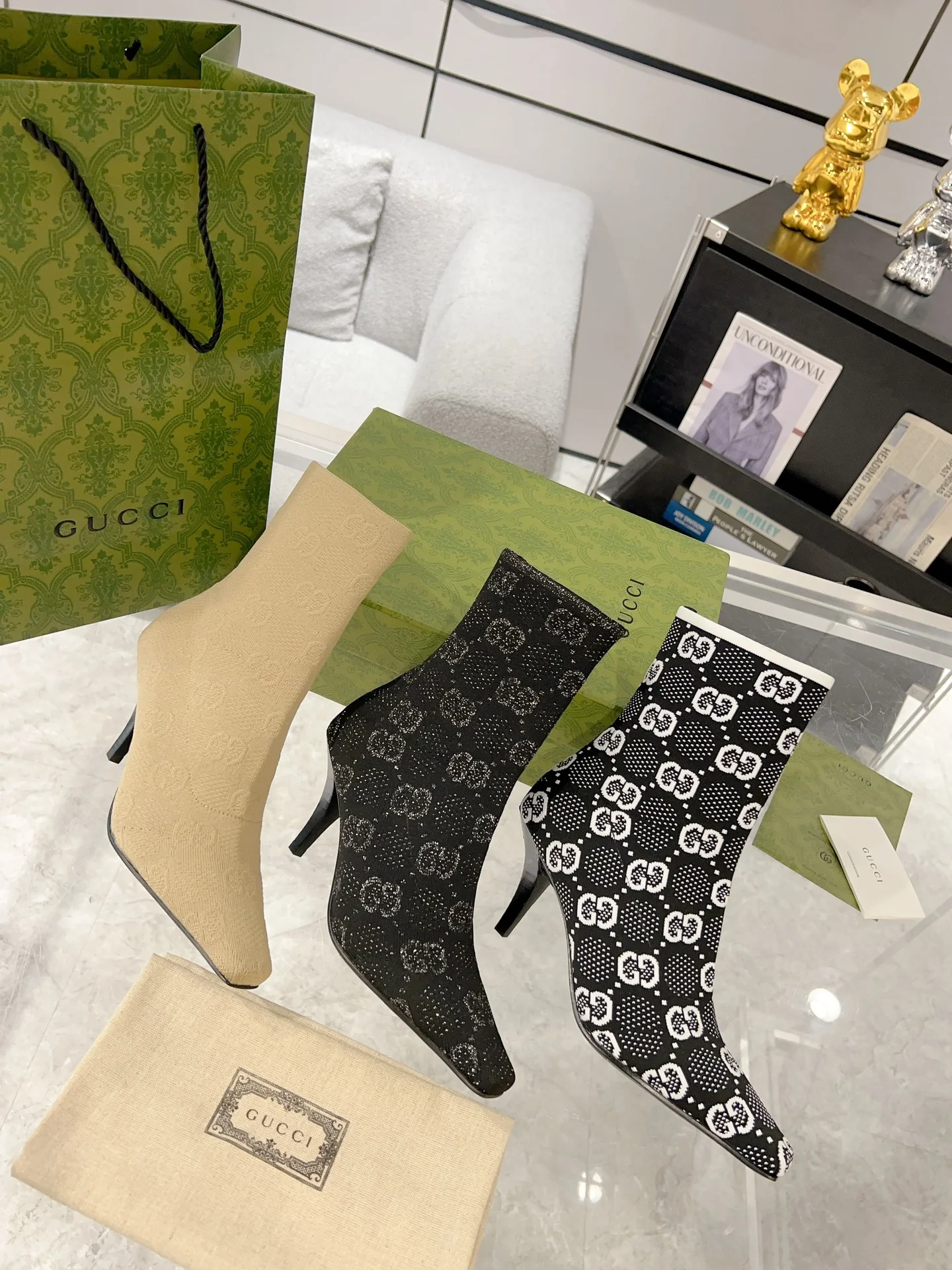 Gucci - Ботильоны на шпильке с сетчатыми вставками и стразами - Черно-белые