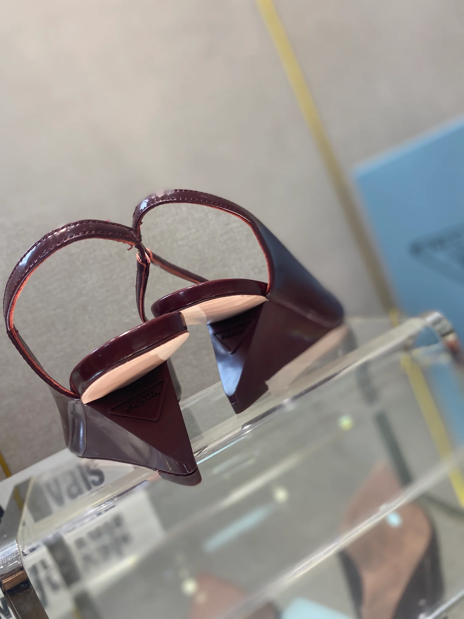 Туфли Prada - Prada - лакированные сандалии на низком каблуке - бордовые