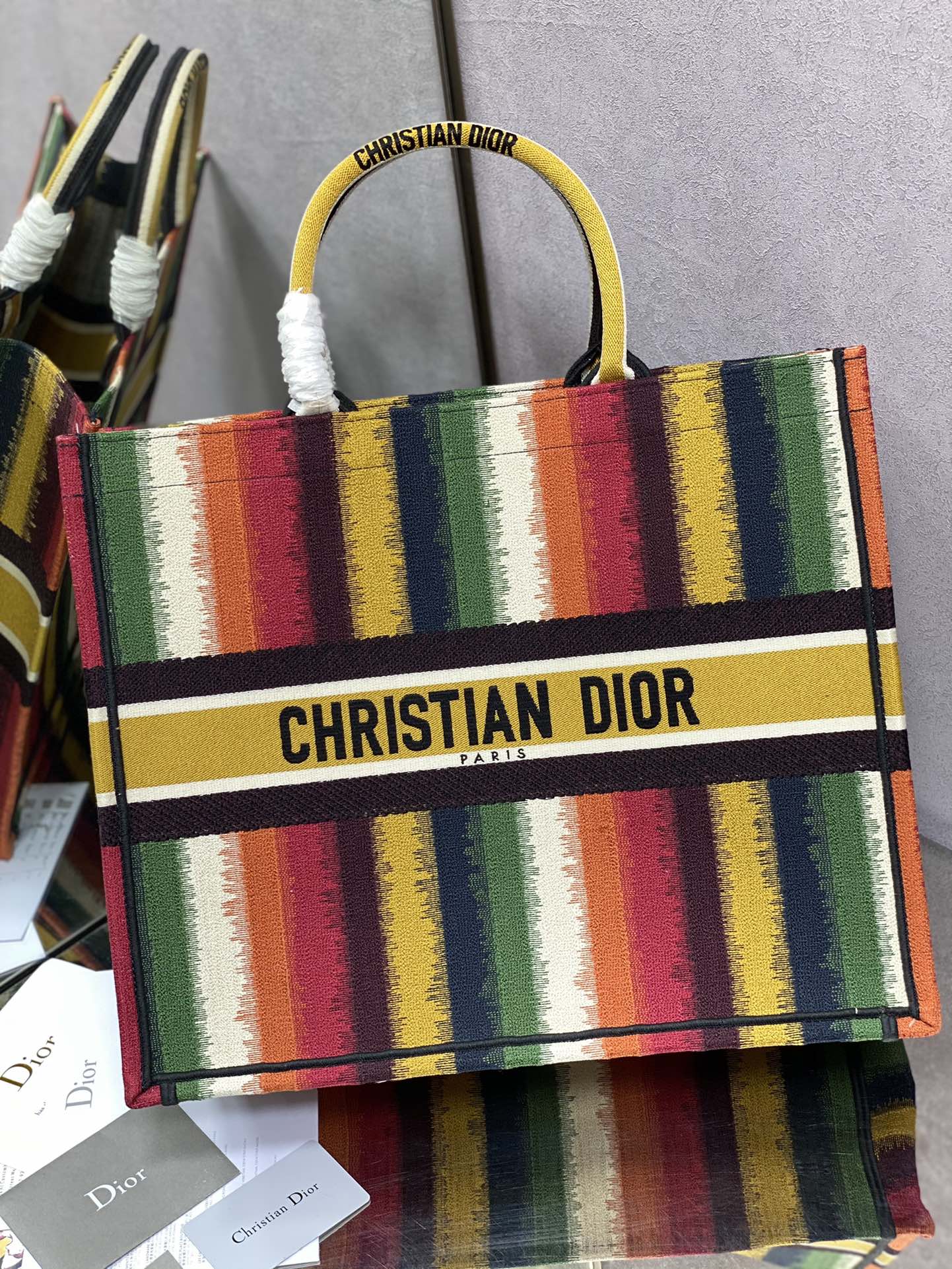 Сумка Dior Book Tote, большой размер 41-5 см, разноцветная полоска.