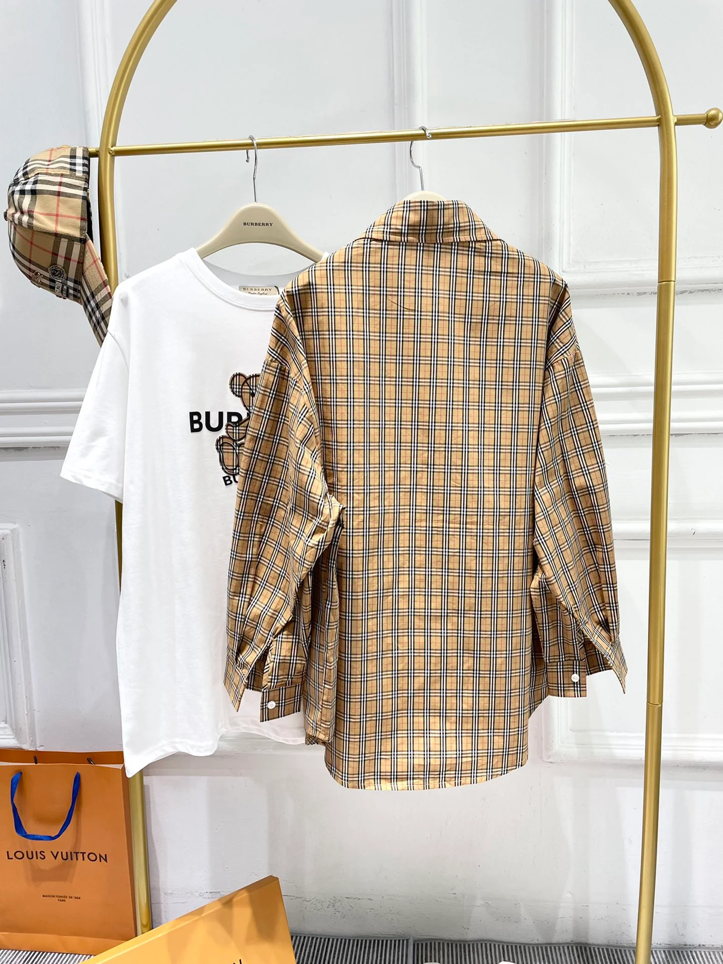 Футболка с коротким рукавом и вышивкой в ??виде медведя Burberry 2403, свободного кроя, клетчатая.