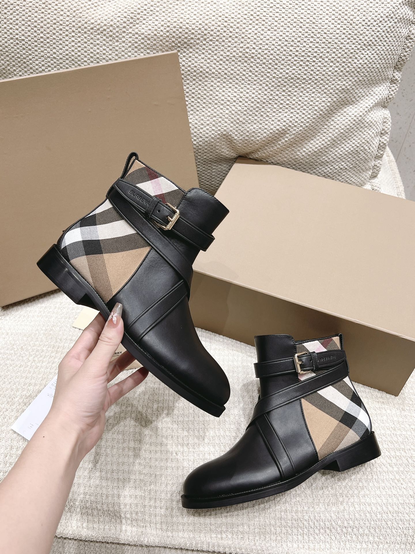 Кожаные ботильоны Burberry 2024 — черные