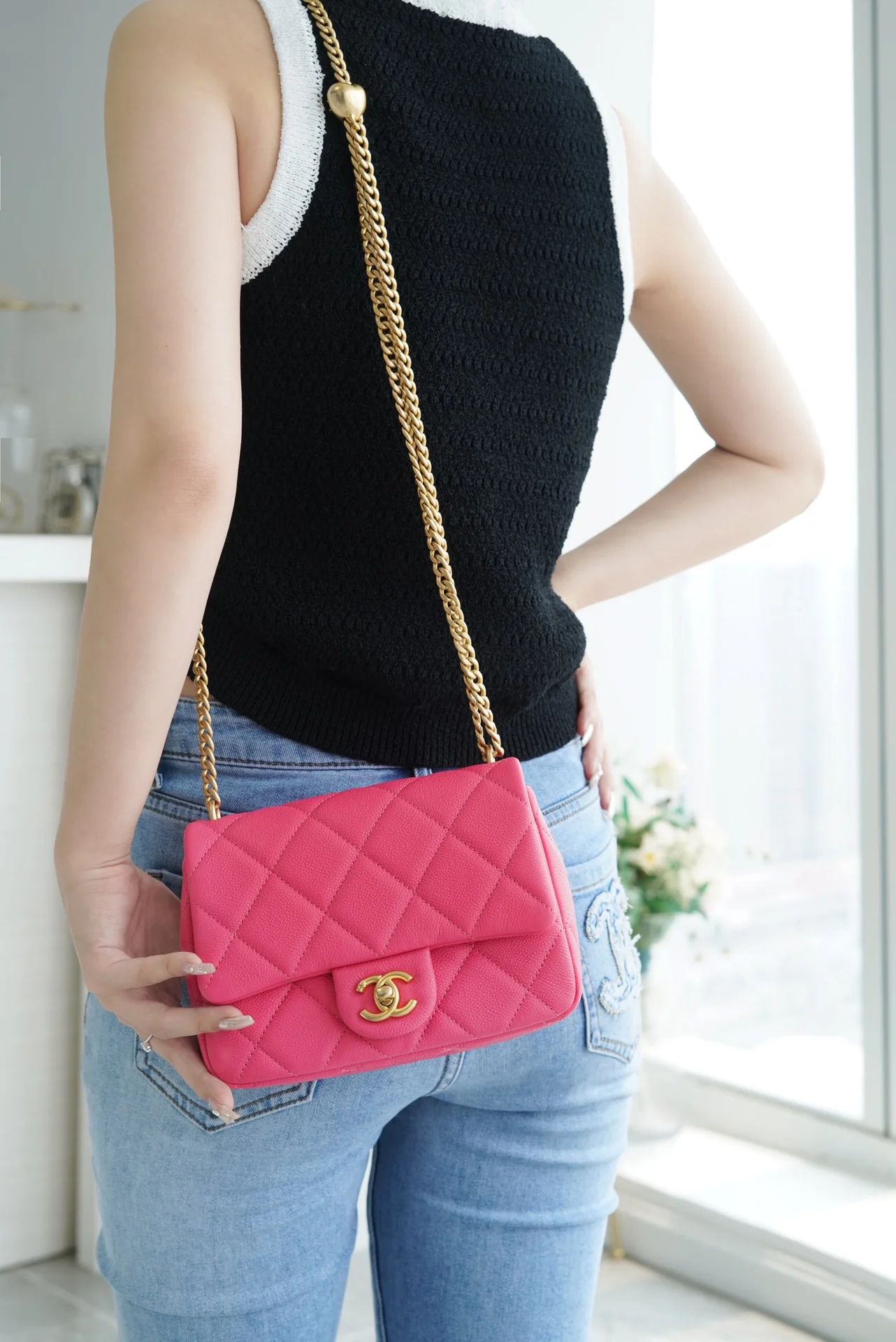 Новинка сезона весна/лето 2023 от Chanel - Сумка на цепочке в форме сердца - Сумка CF - Маленькая - Персиково-розовая