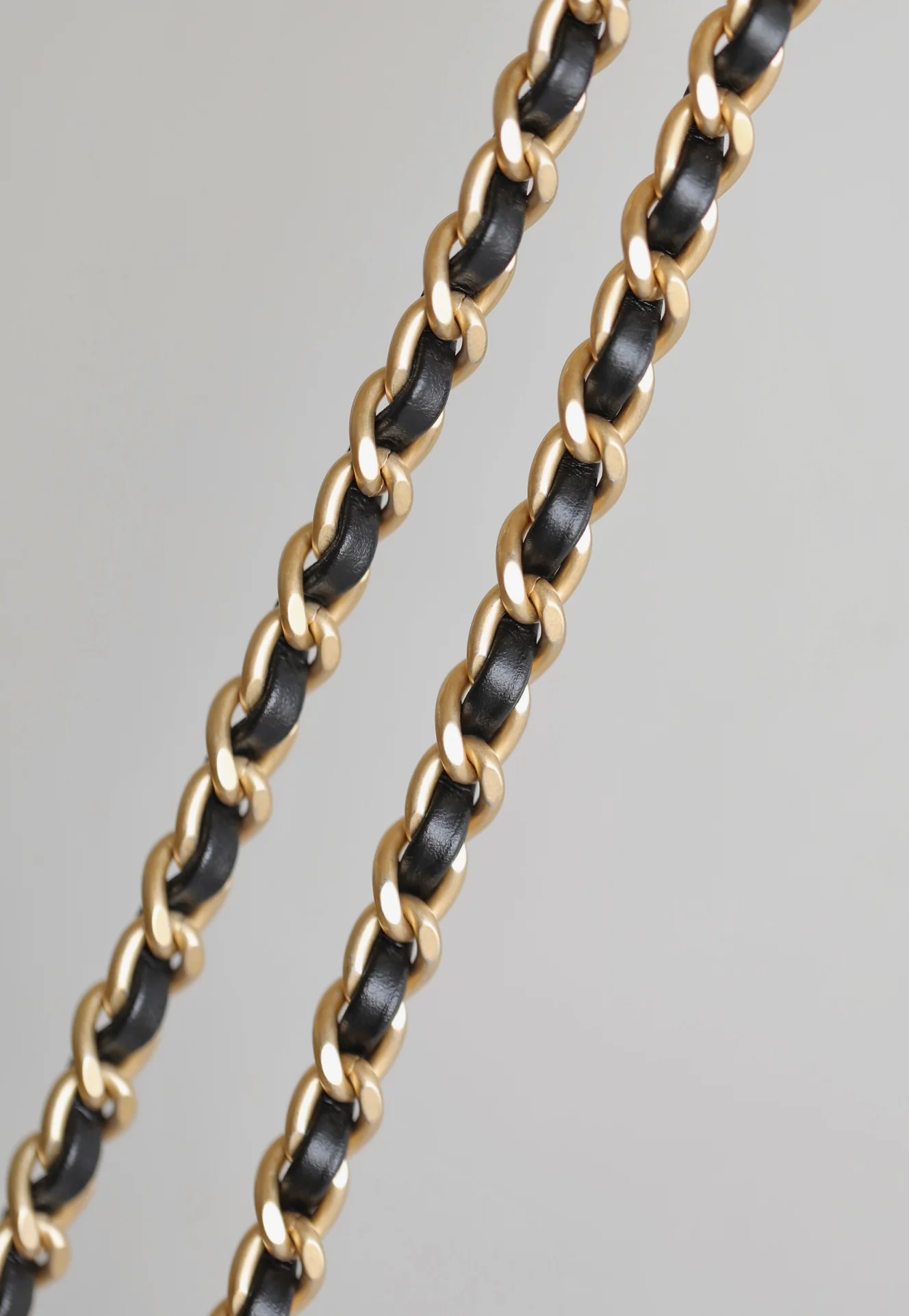 Сумка Chanel Kelly на цепочке с узором ?гусиная лапка?.