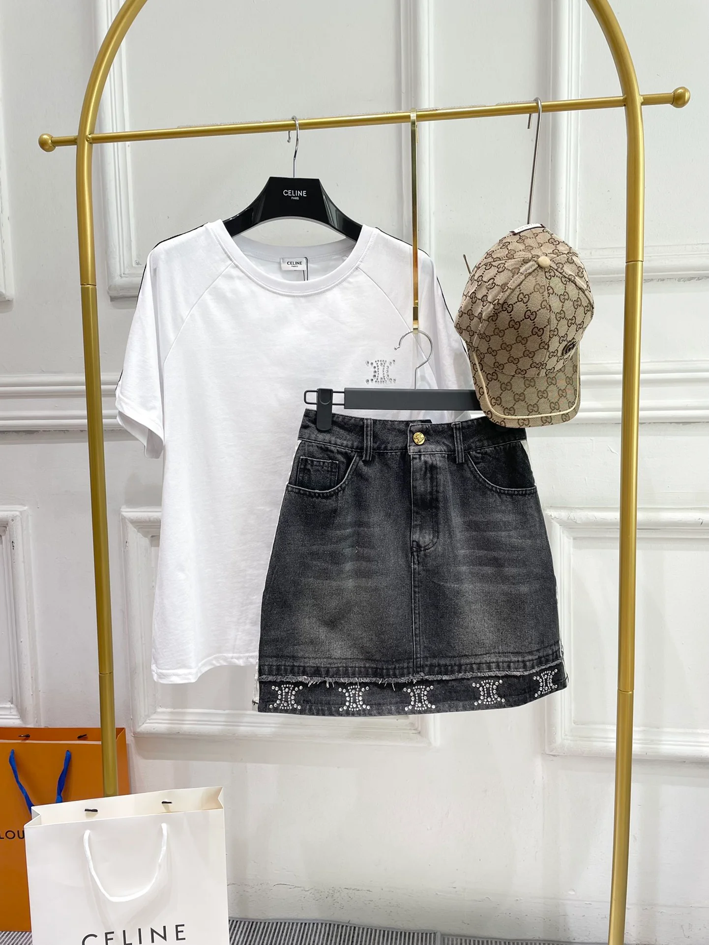 Celine-2404 - Комплект из футболки с коротким рукавом свободного кроя и узором 