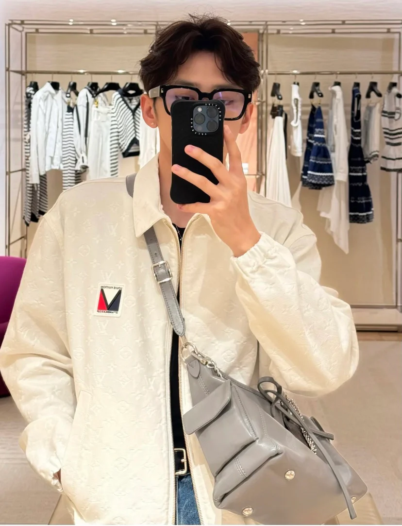 LV-m24861-carryall-cargo-vibe-pm handbag-grey